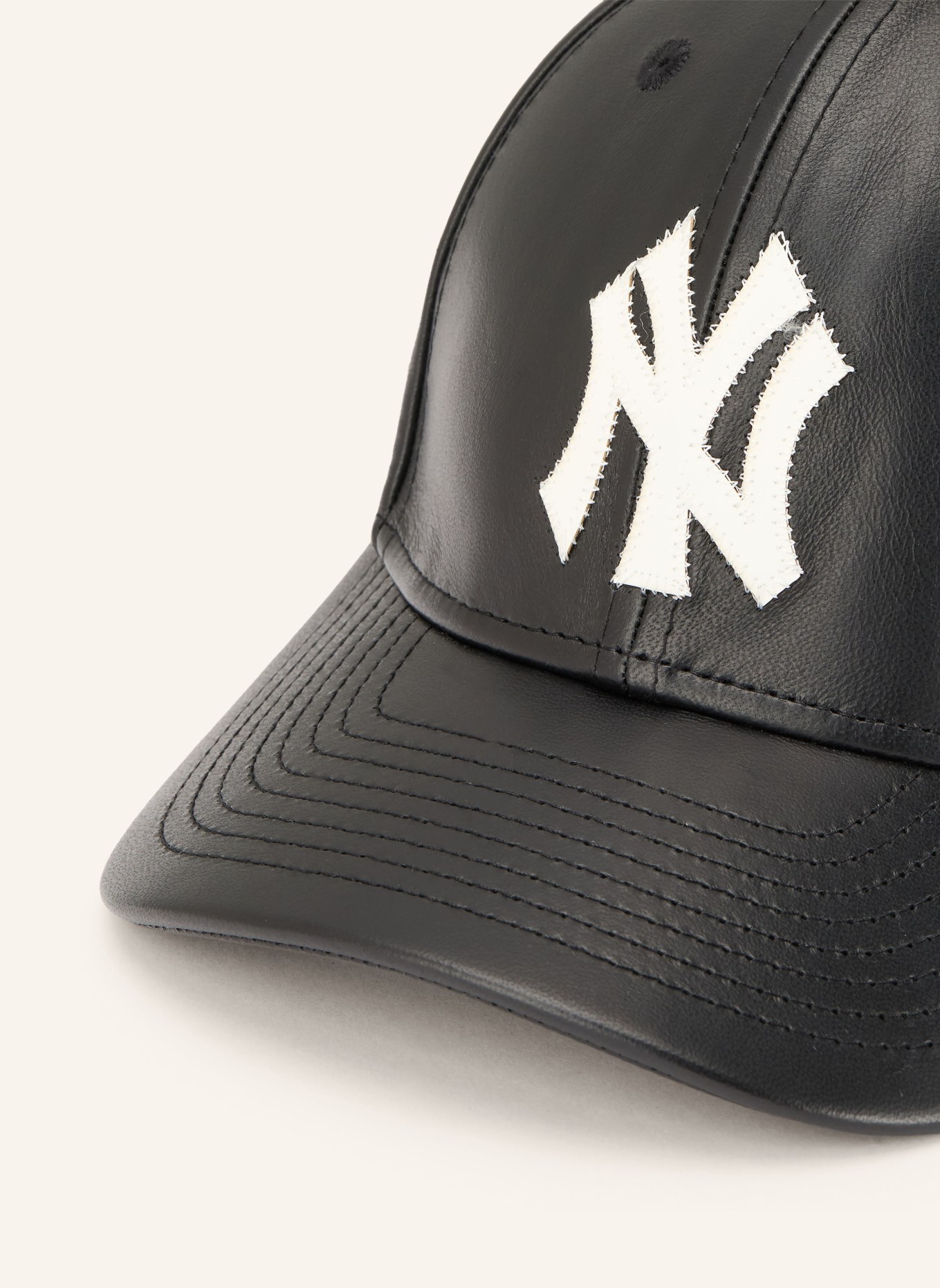 NEW ERA Kožená čepice 9FORTY® M-CROWN: ČERNÁ / BÍLÁ