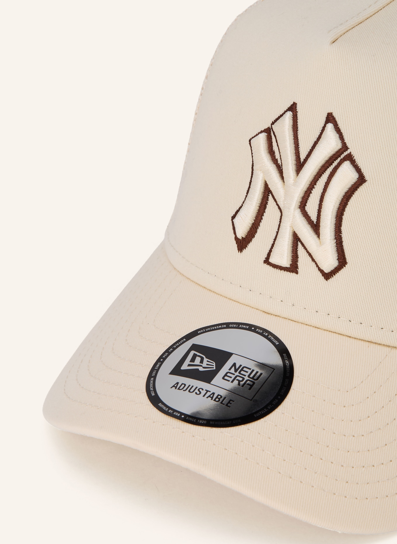 NEW ERA Čepice OUTLINE TRUCKER: KRÉMOVÁ