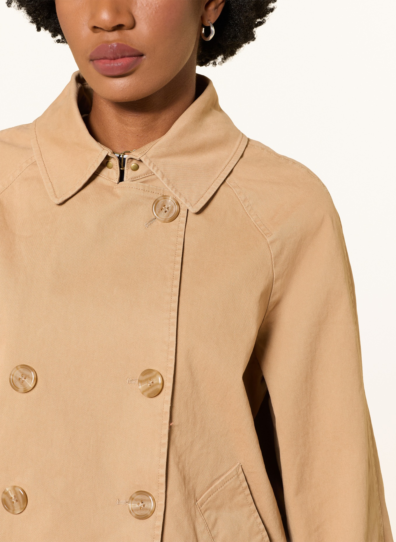 IQ STUDIO trenchcoat: VELBLOUDÍ