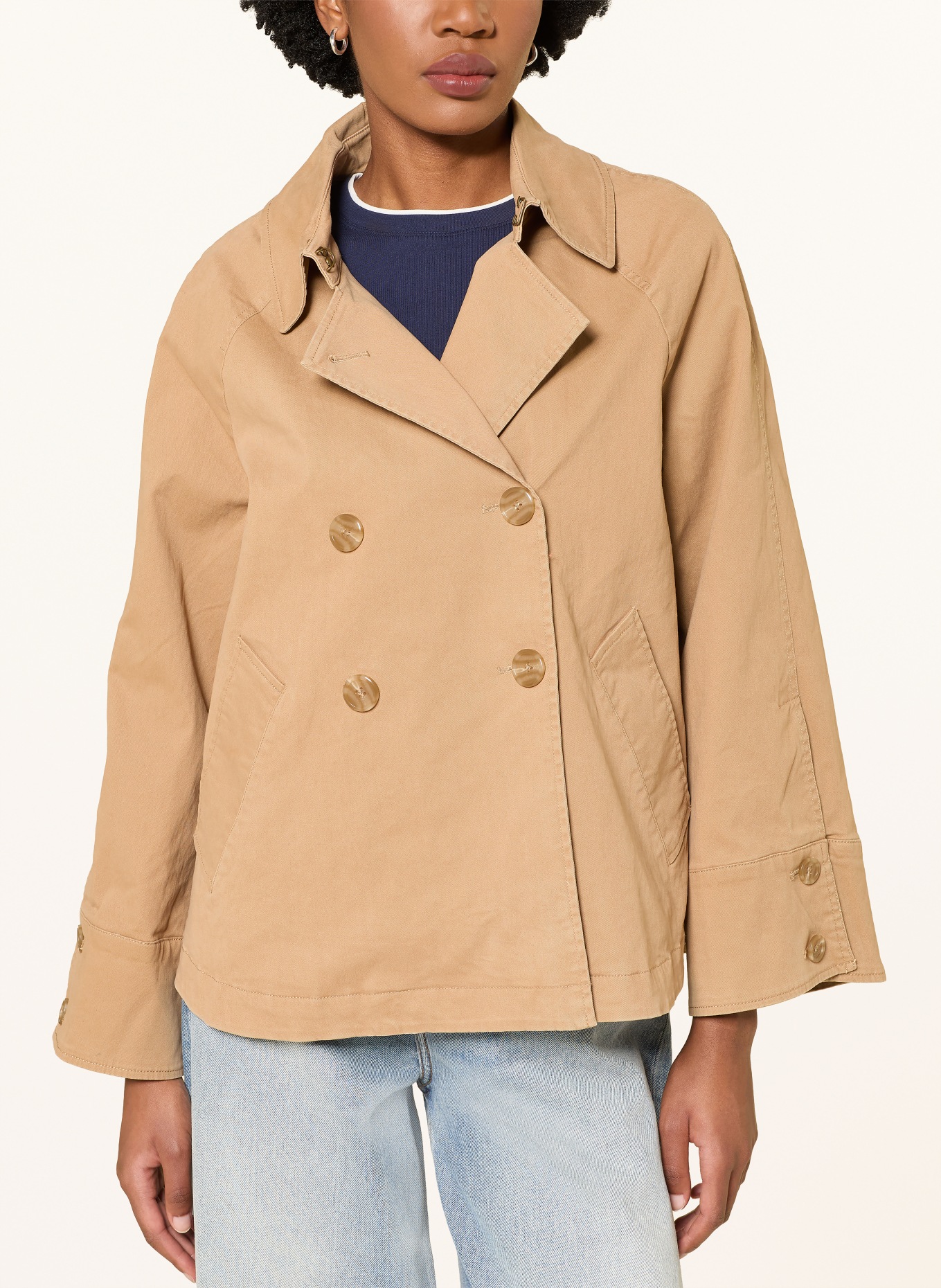 IQ STUDIO trenchcoat: VELBLOUDÍ