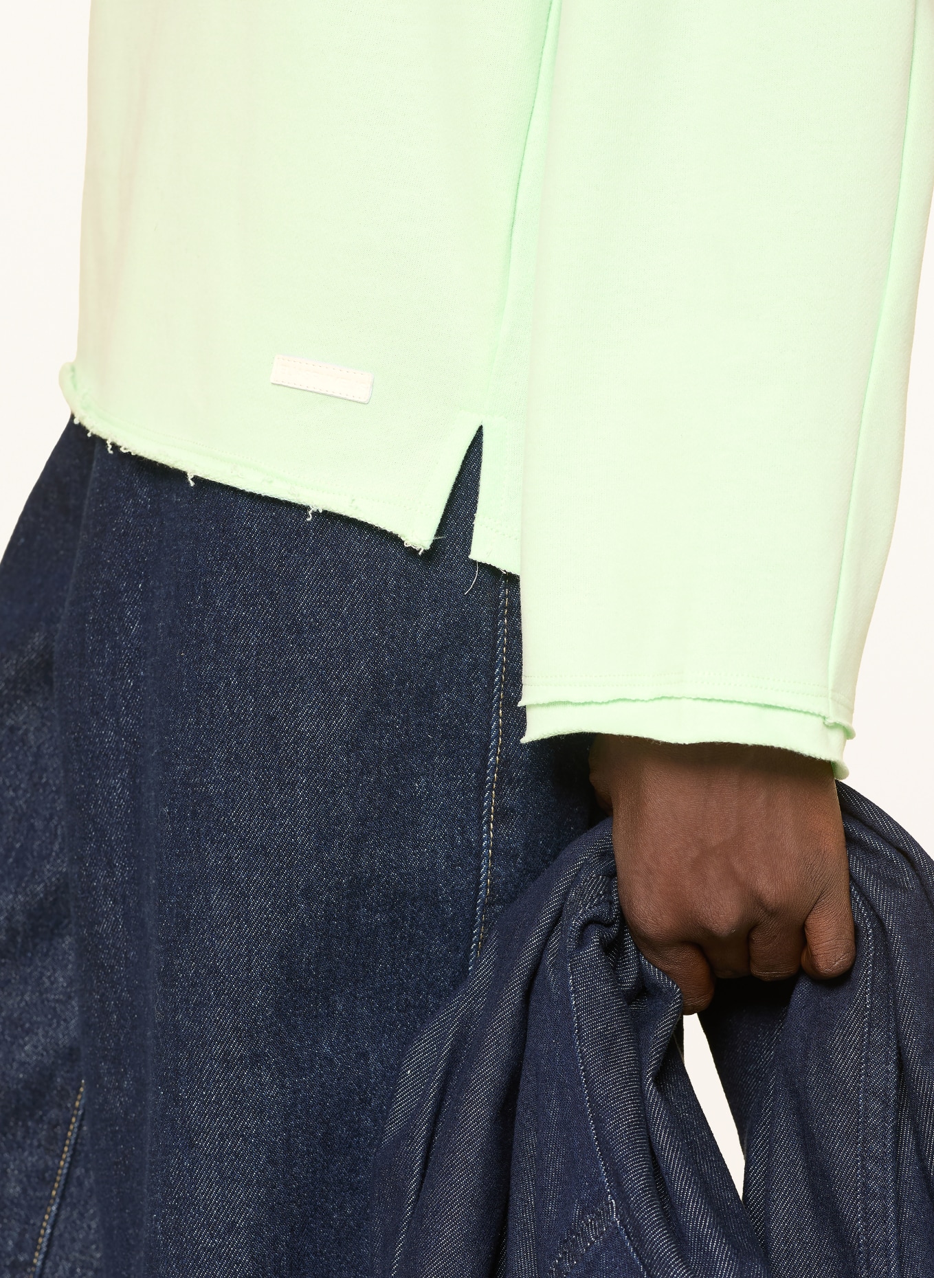 ELIAS RUMELIS Oversized mikina WINIFRI: SVĚTLE ZELENÁ