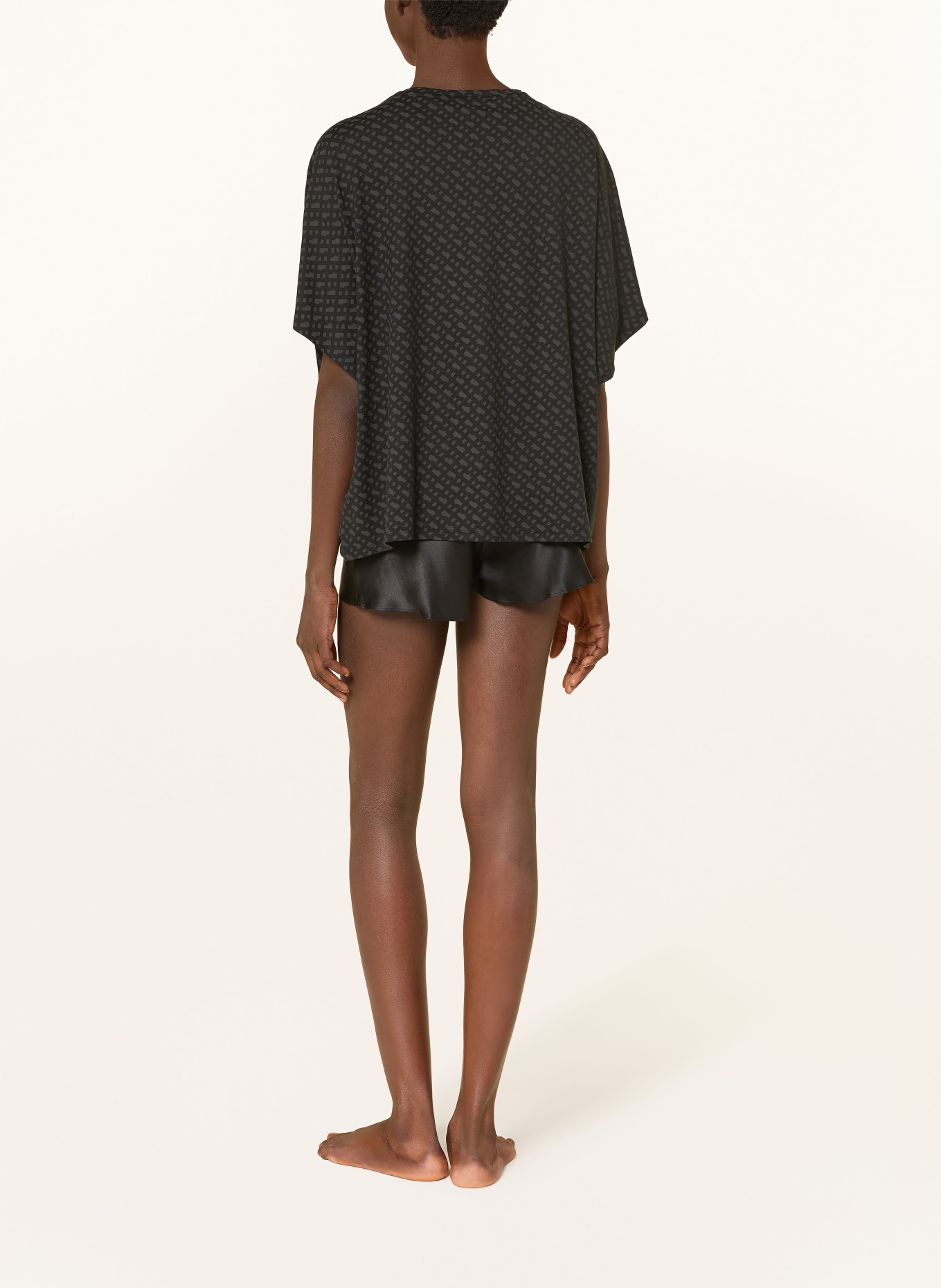 BOSS noční košile: ČERNÁ / TMAVĚ ŠEDÁ