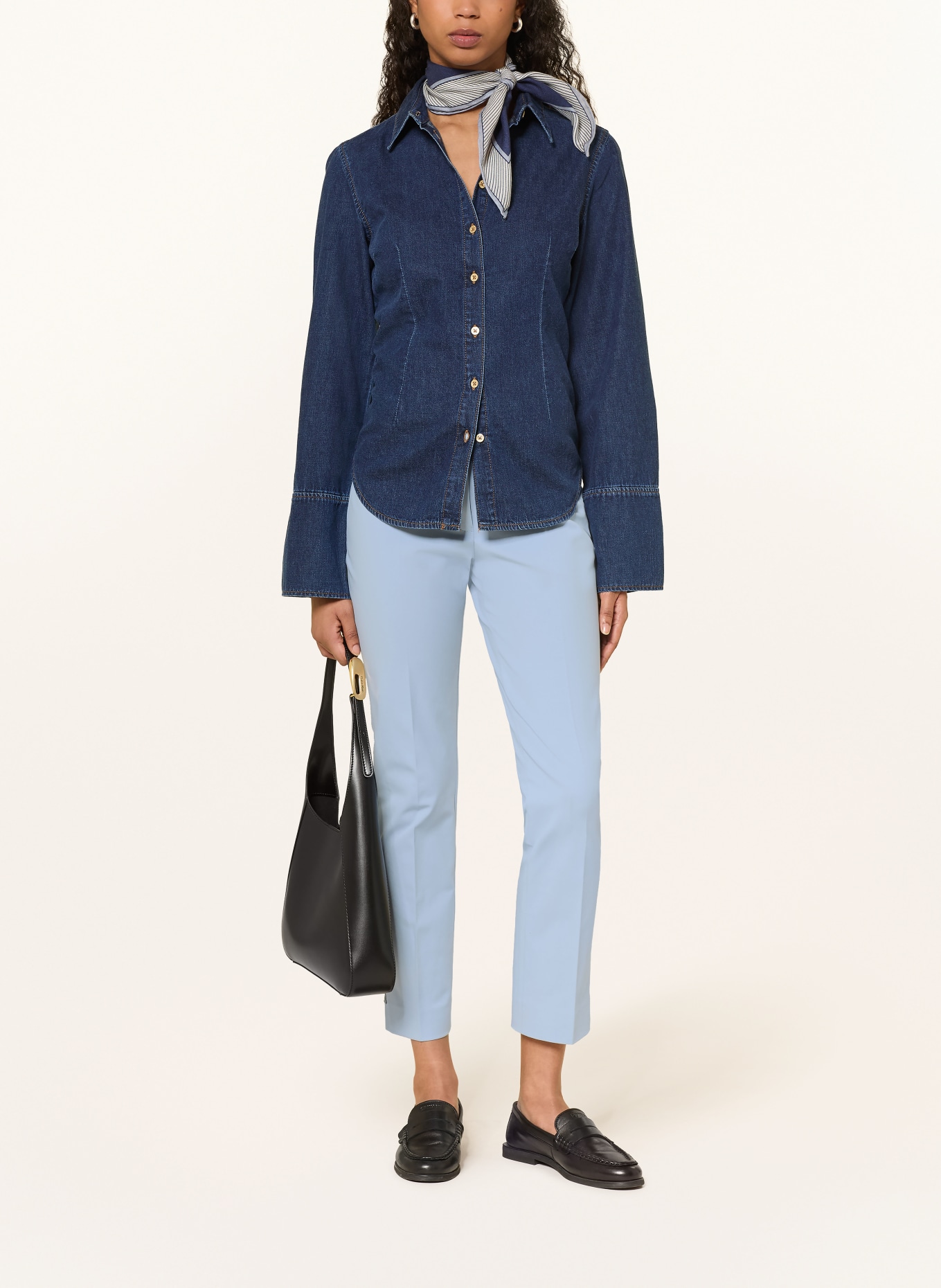 pamela henson chino: TMAVĚ MODRÁ