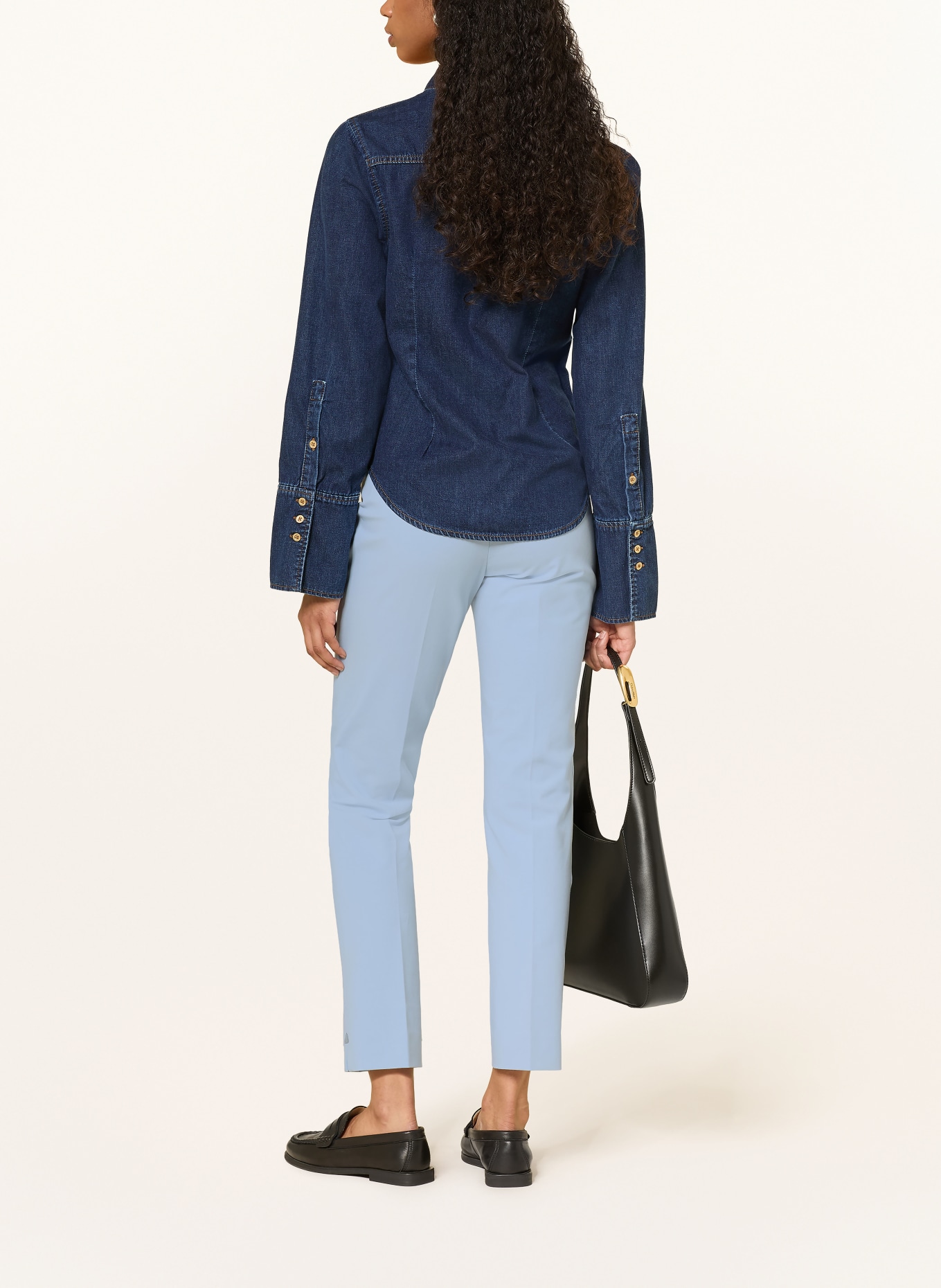 pamela henson chino: TMAVĚ MODRÁ