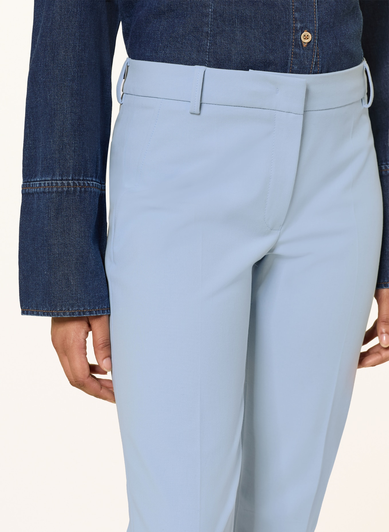 pamela henson chino: TMAVĚ MODRÁ