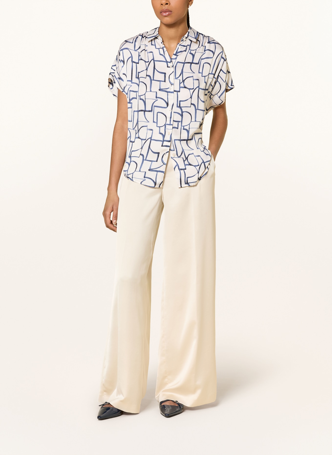 DESOTO Košile FLORINE ze saténu: KRÉMOVÁ / TMAVĚ MODRÁ