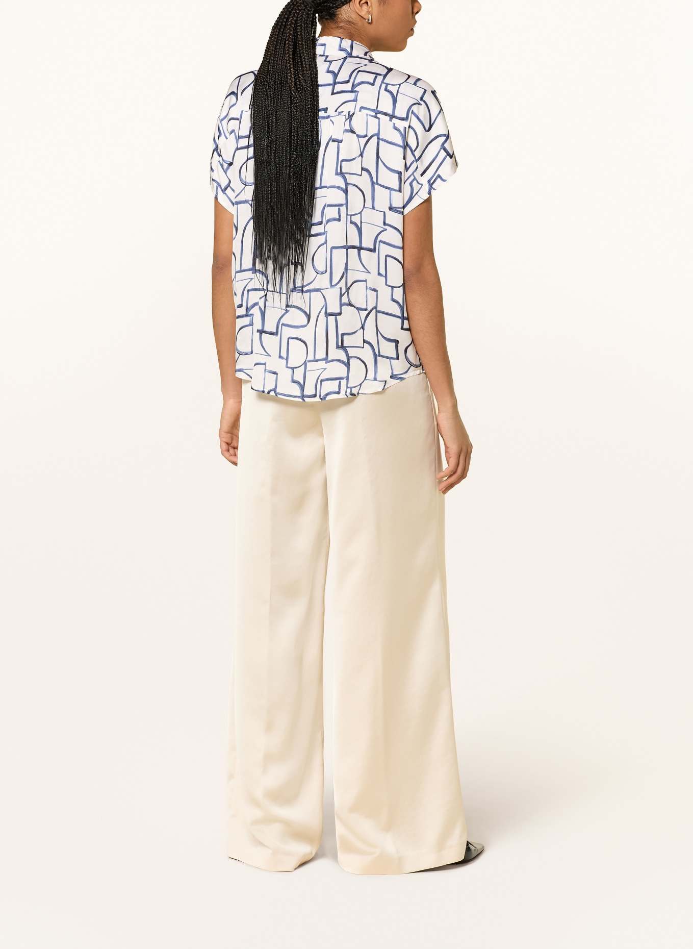 DESOTO Košile FLORINE ze saténu: KRÉMOVÁ / TMAVĚ MODRÁ