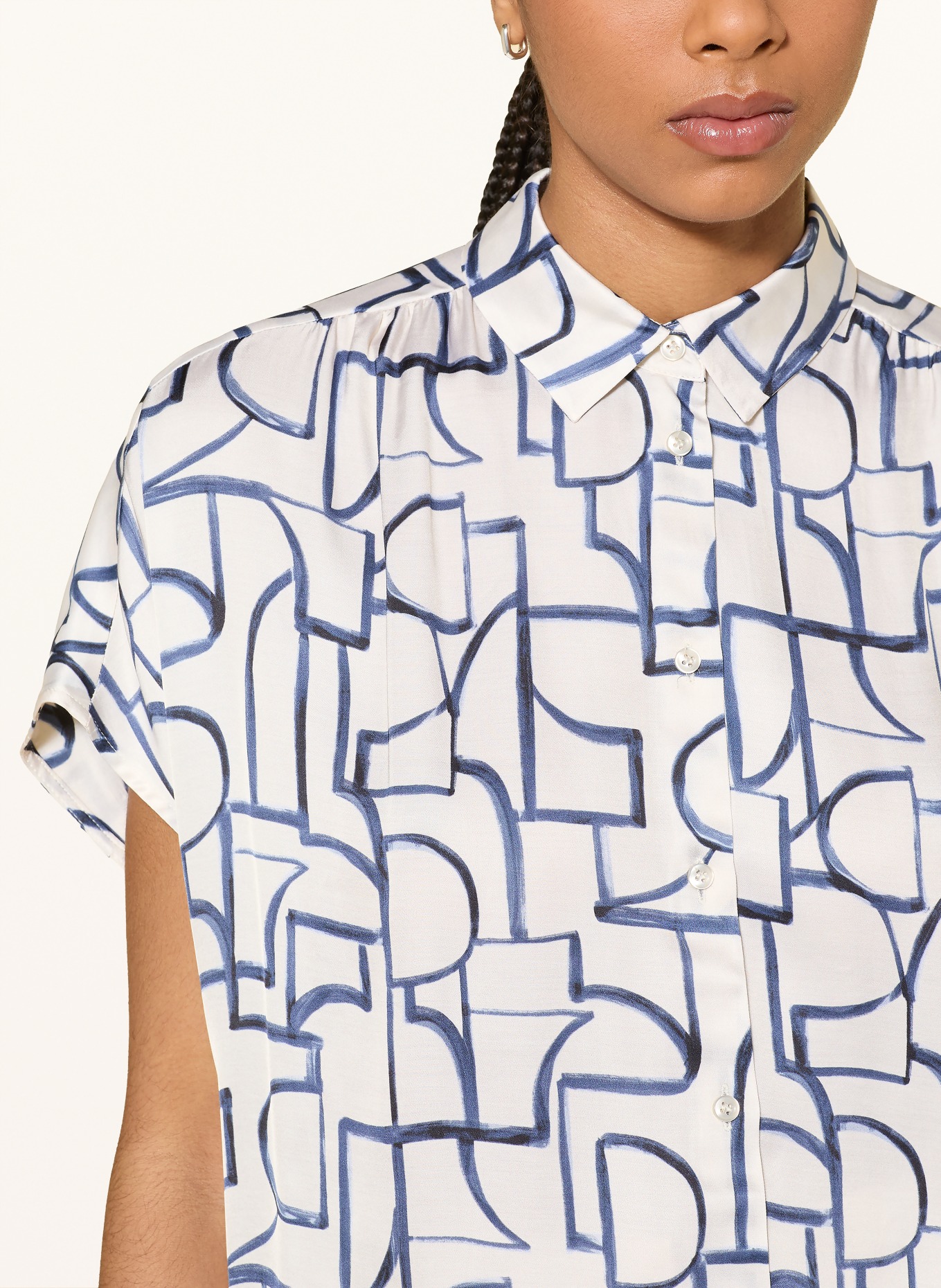 DESOTO Košile FLORINE ze saténu: KRÉMOVÁ / TMAVĚ MODRÁ