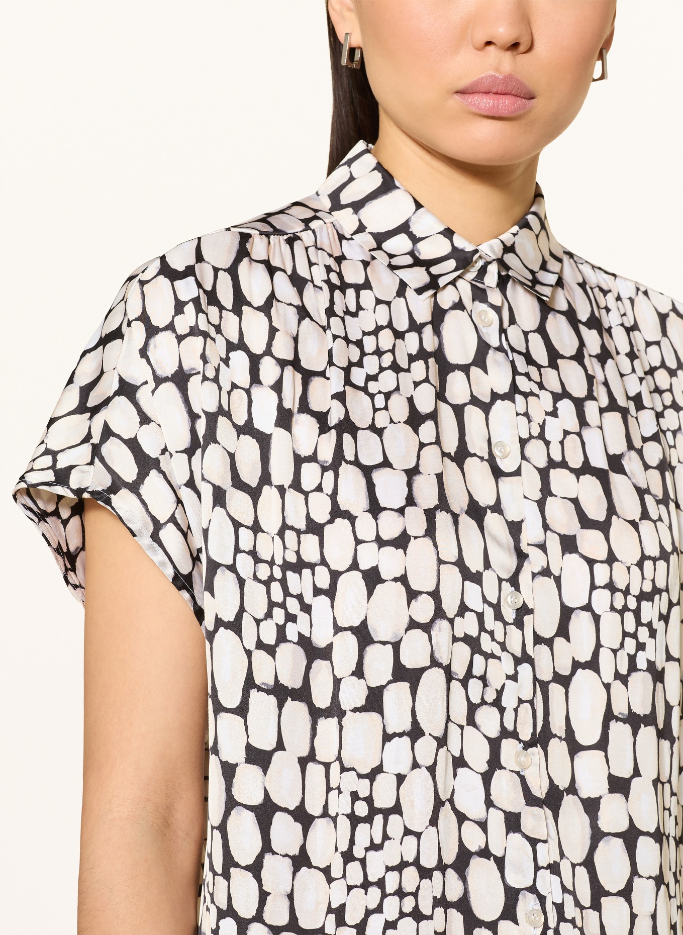 DESOTO Hemdbluse FLORINE aus Satin: BEIGE / SCHWARZ