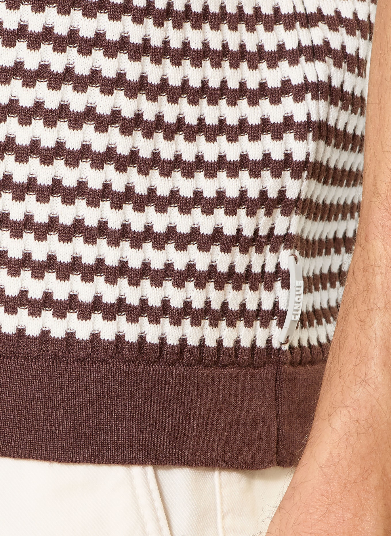 CINQUE Pletené polo tričko CIFLAVIEN: TMAVĚ HNĚDÁ / BÍLÁ