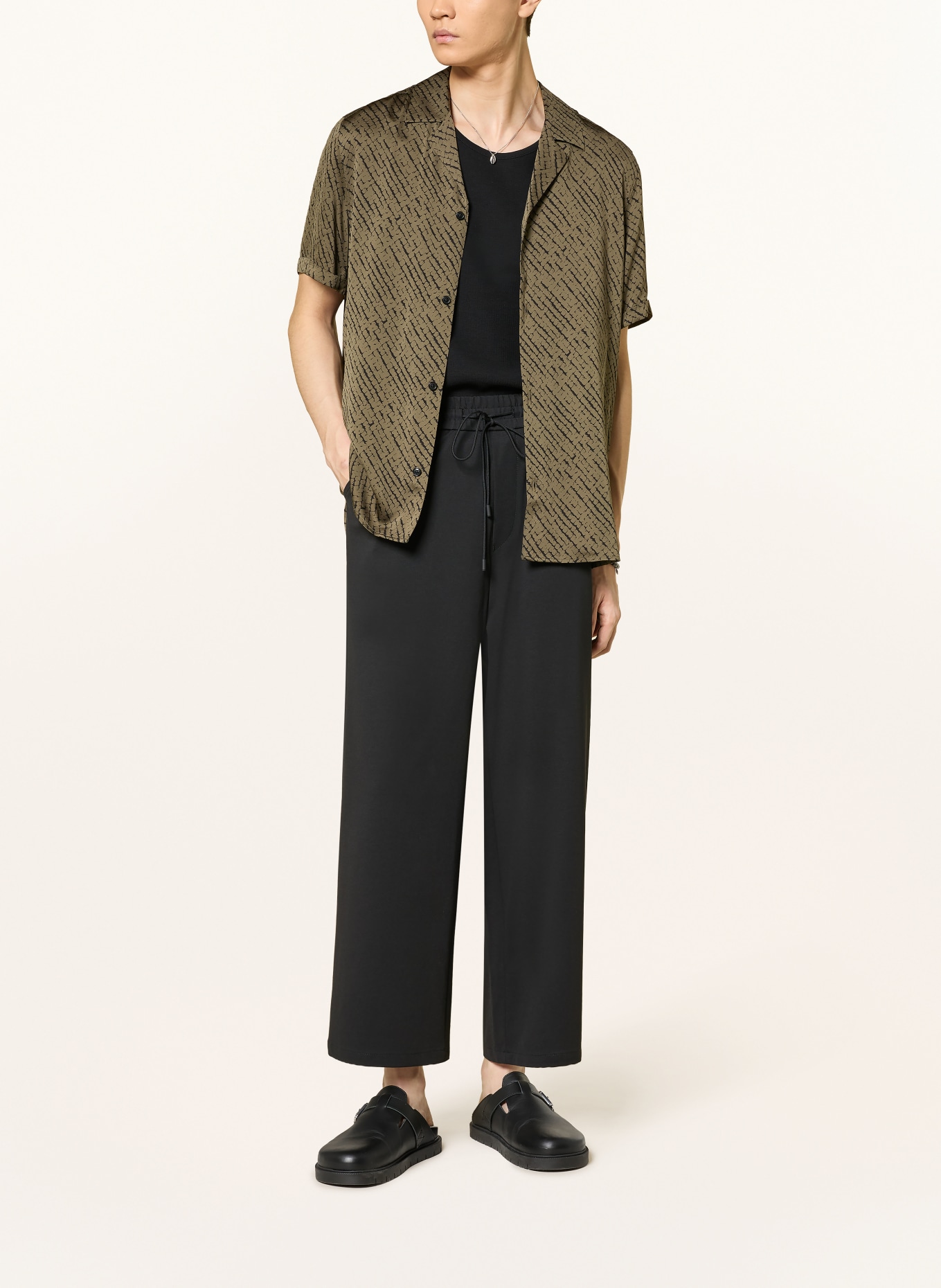 DRYKORN Koszula resortowa BIJAN Regular Fit z satyny: KHAKI / CZARNY