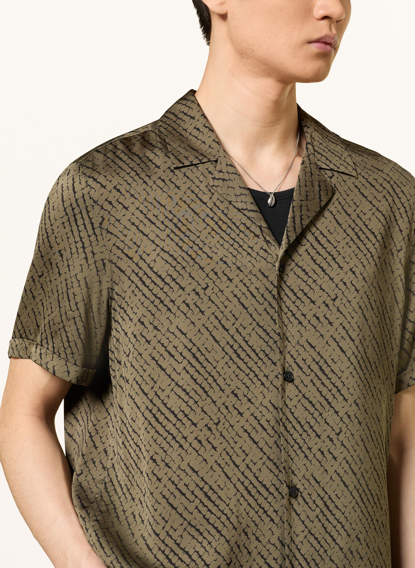 DRYKORN Koszula resortowa BIJAN Regular Fit z satyny: KHAKI / CZARNY