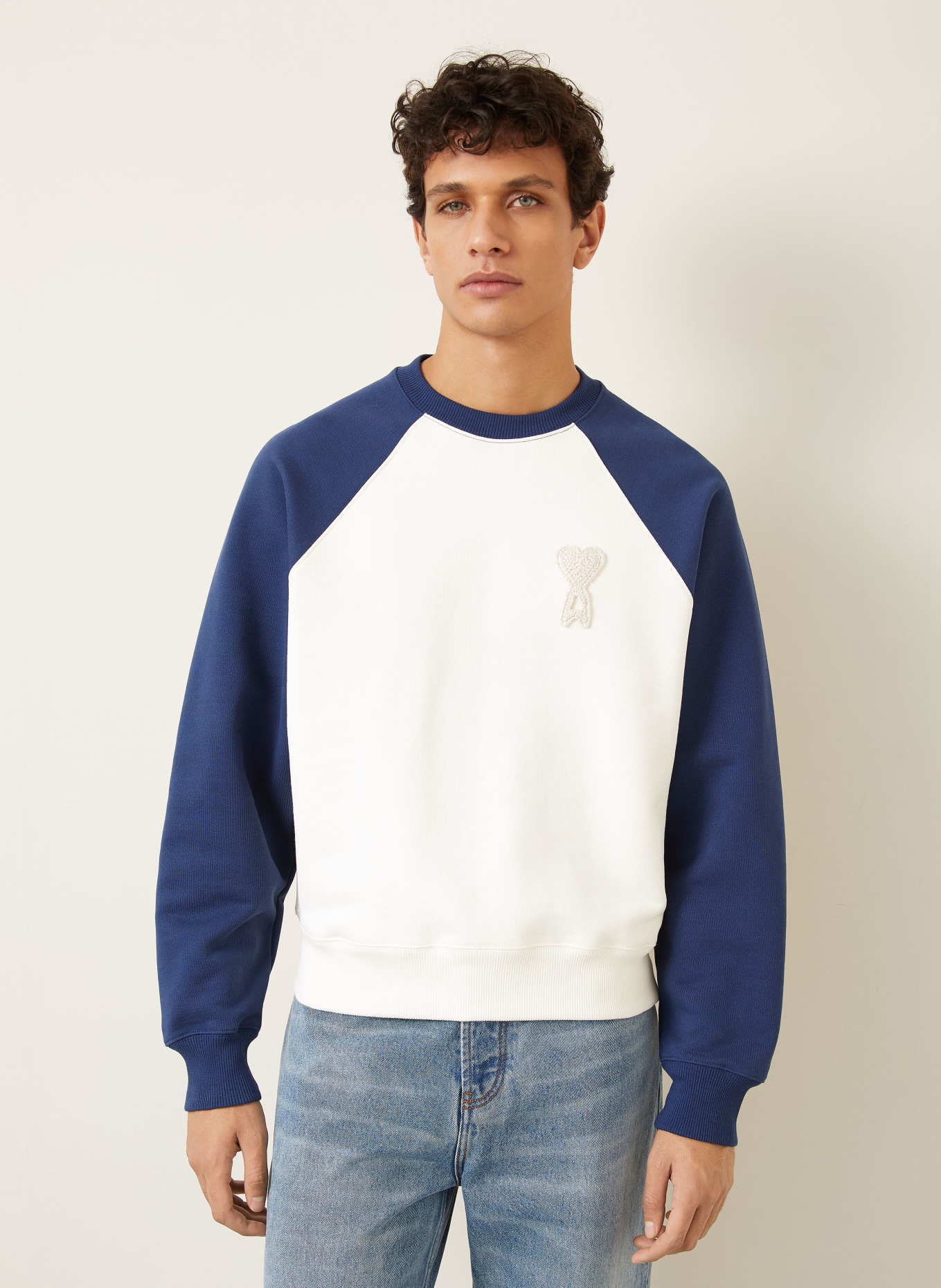 AMI PARIS Sweatshirt: CREME / DUNKELBLAU