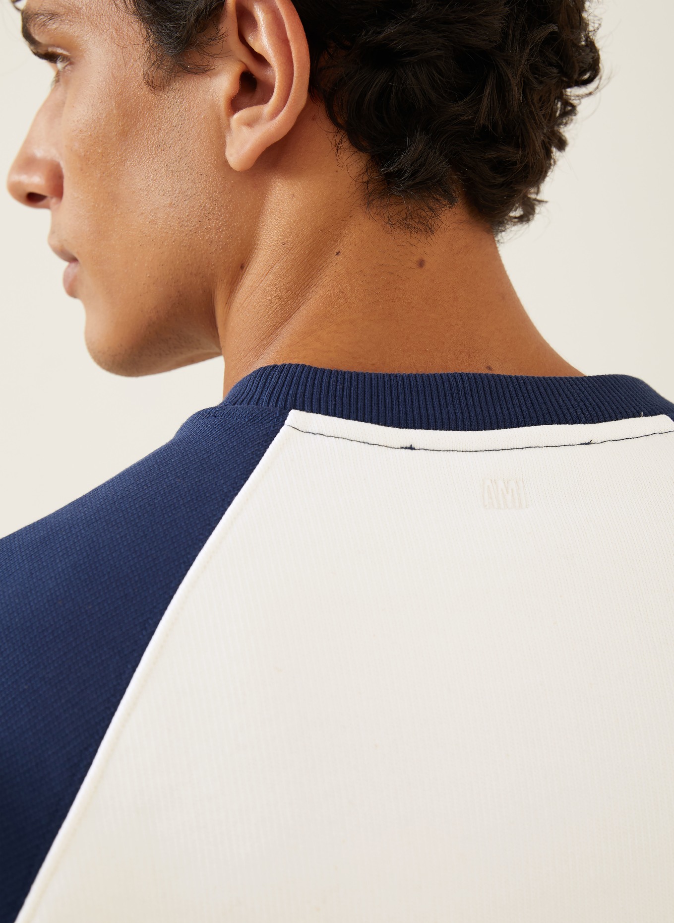 AMI PARIS Sweatshirt: CREME / DUNKELBLAU