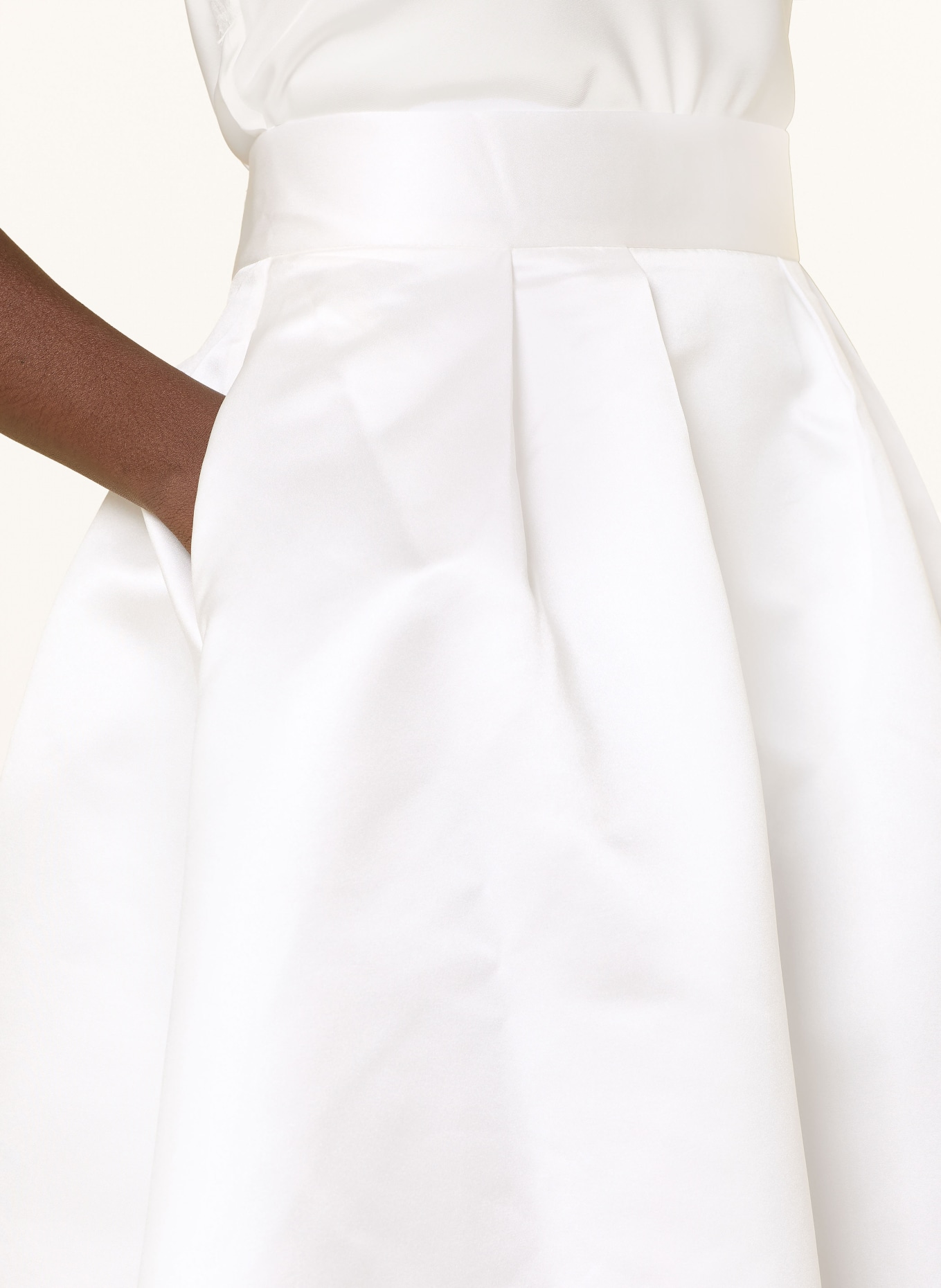 APART Saténová sukně: BÍLÁ
