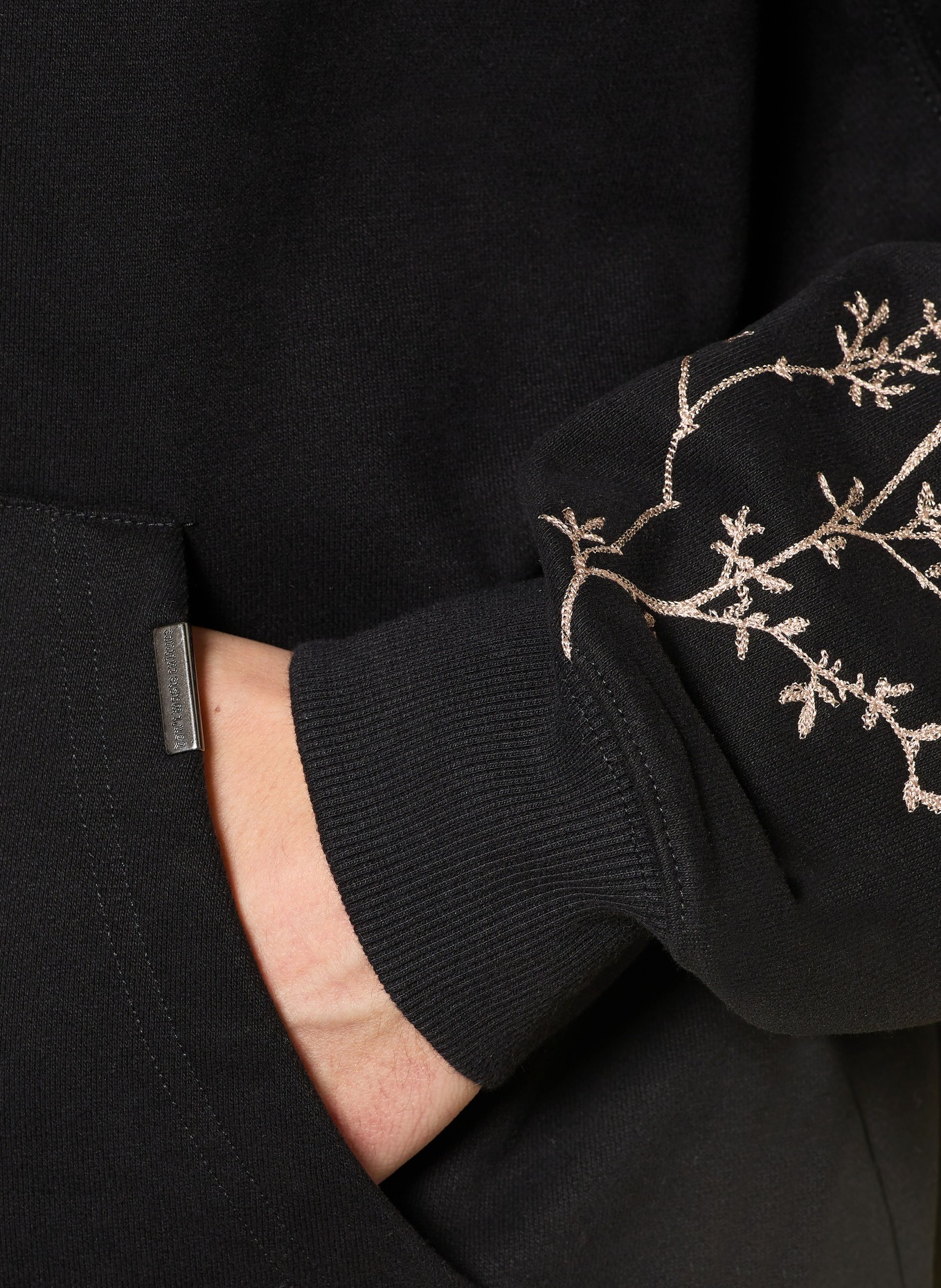 don't waste culture Sweat à capuche KOHANAE: NOIR / CRÈME