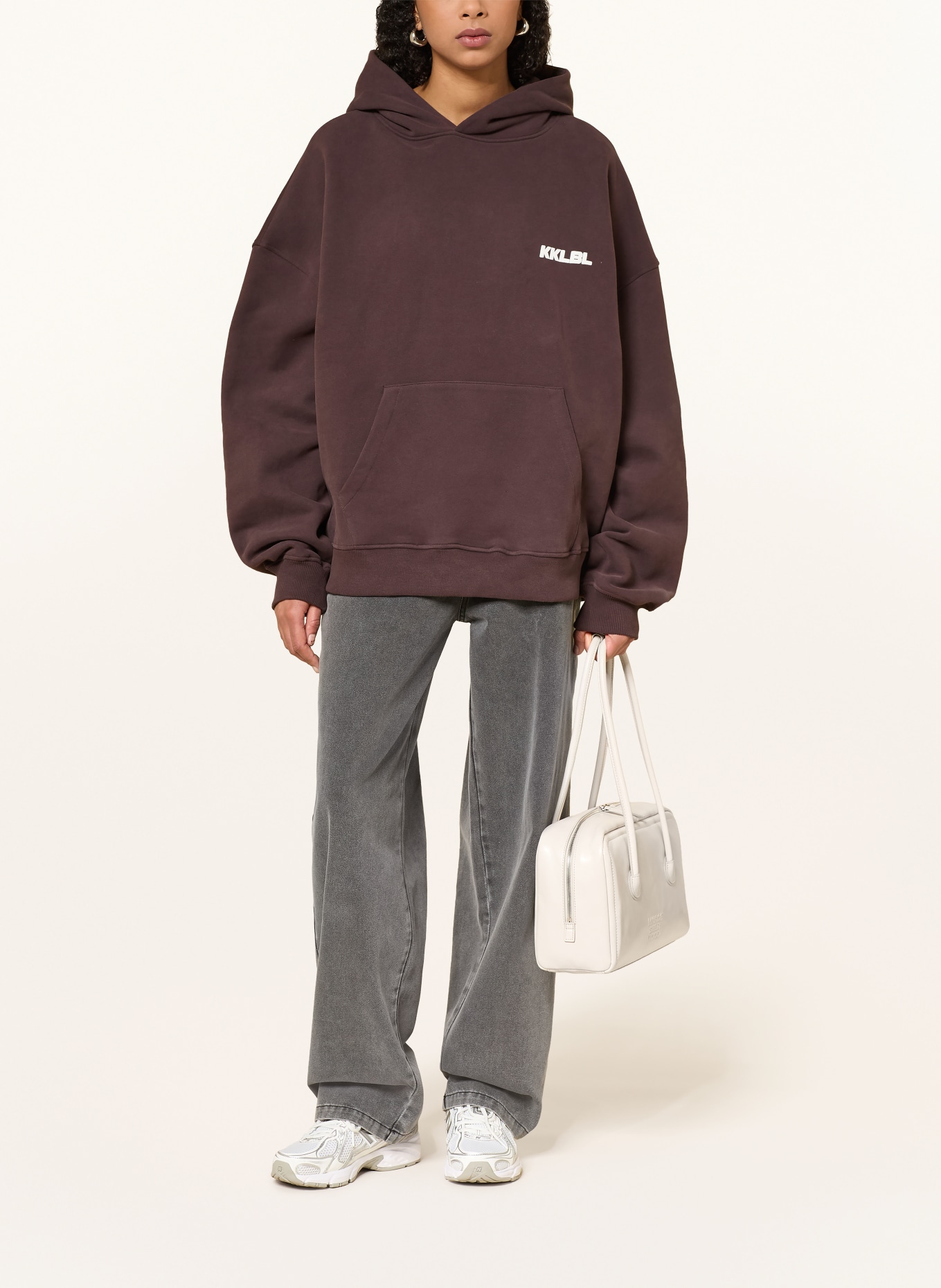 KARO KAUER Oversized mikina s kapucí: HNĚDÁ / BÍLÁ