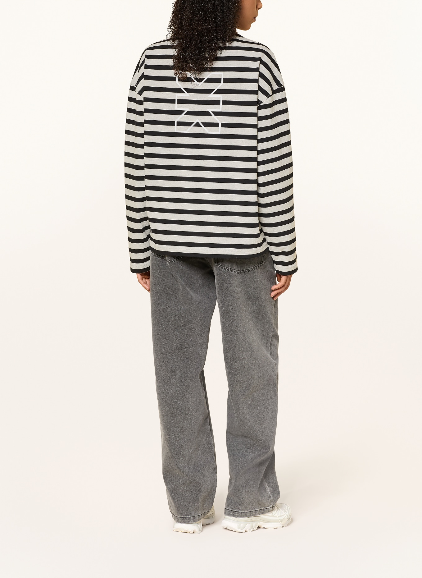 KARO KAUER Oversized-Longsleeve: GRAU / SCHWARZ