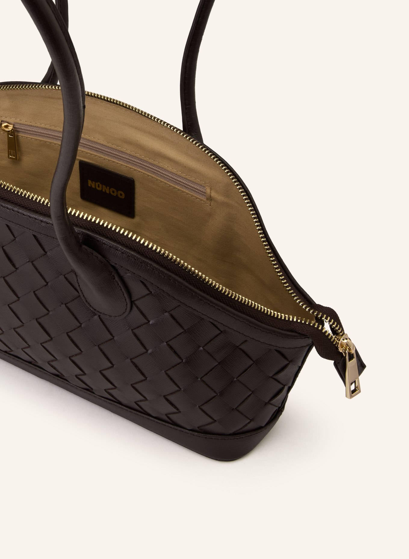 NÚNOO Schultertasche AYO: DUNKELBRAUN / GOLD