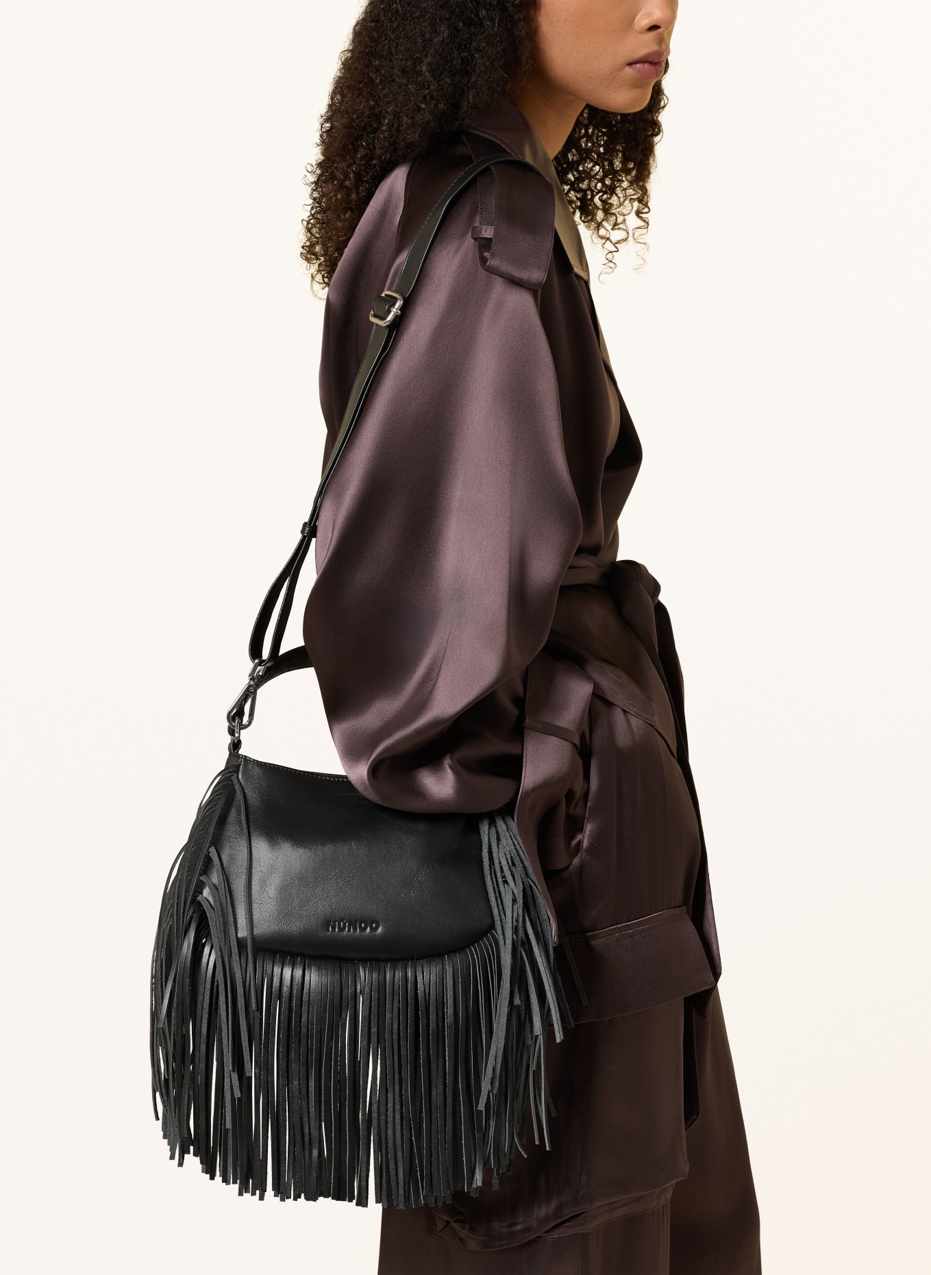 NÚNOO Umhängetasche BETTY FRINGE RIVER SMALL: SCHWARZ / SILBER