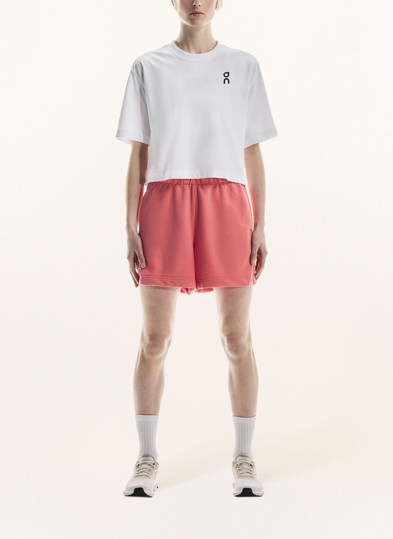 On T-shirt CLUB: WHITE / BLACK