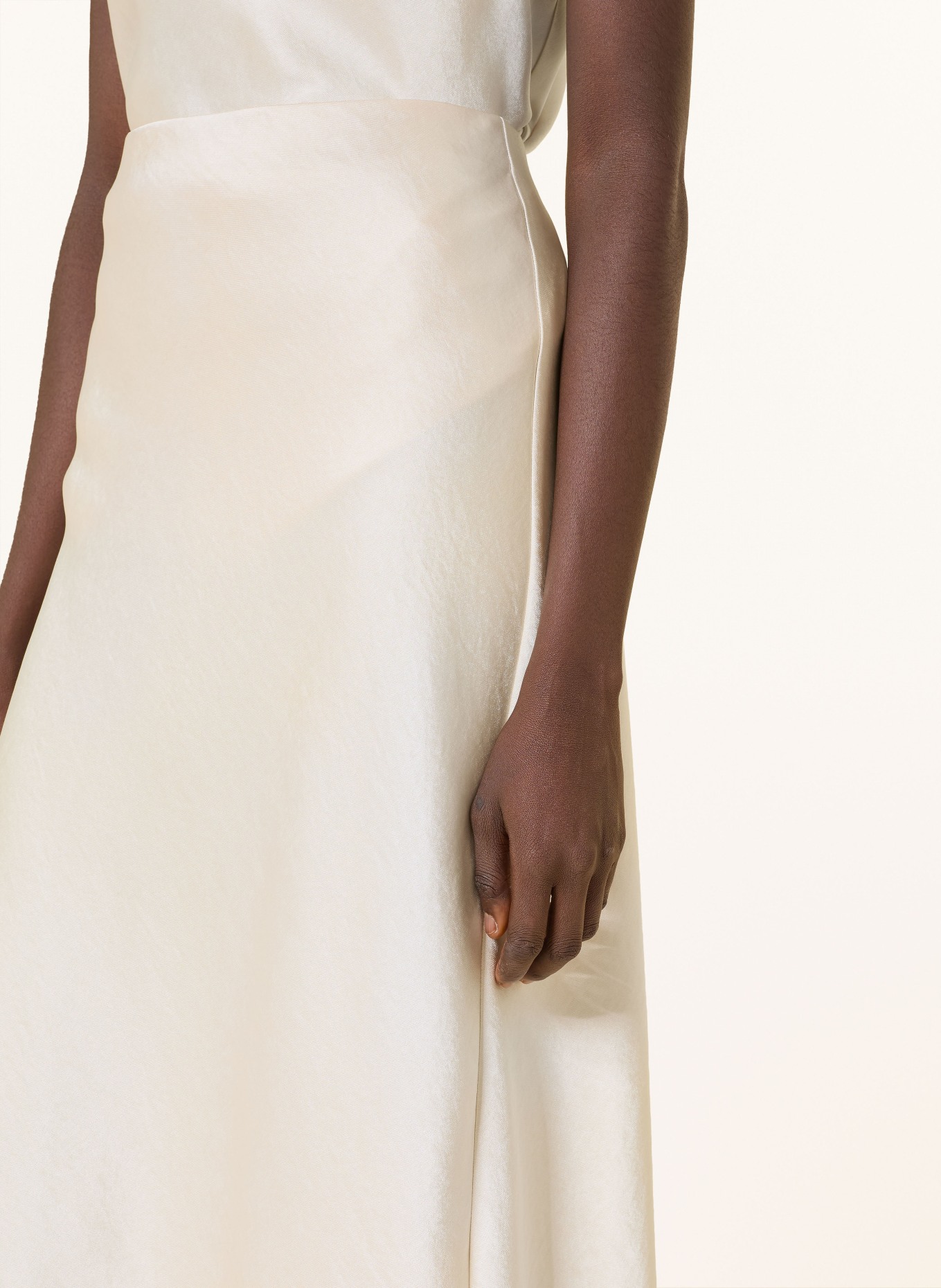 VINCE Satinrock: ECRU