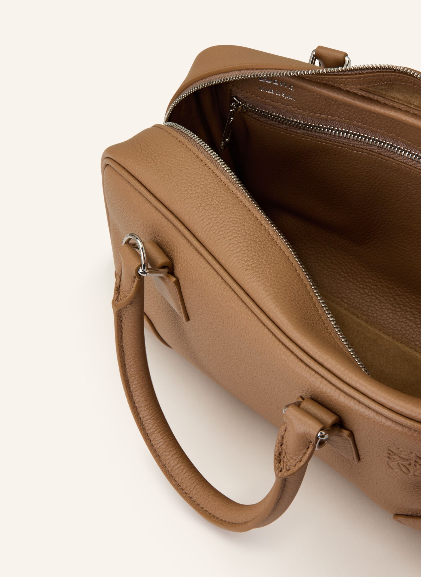 LOEWE Umhängetasche AMAZONA: COGNAC / SILBER