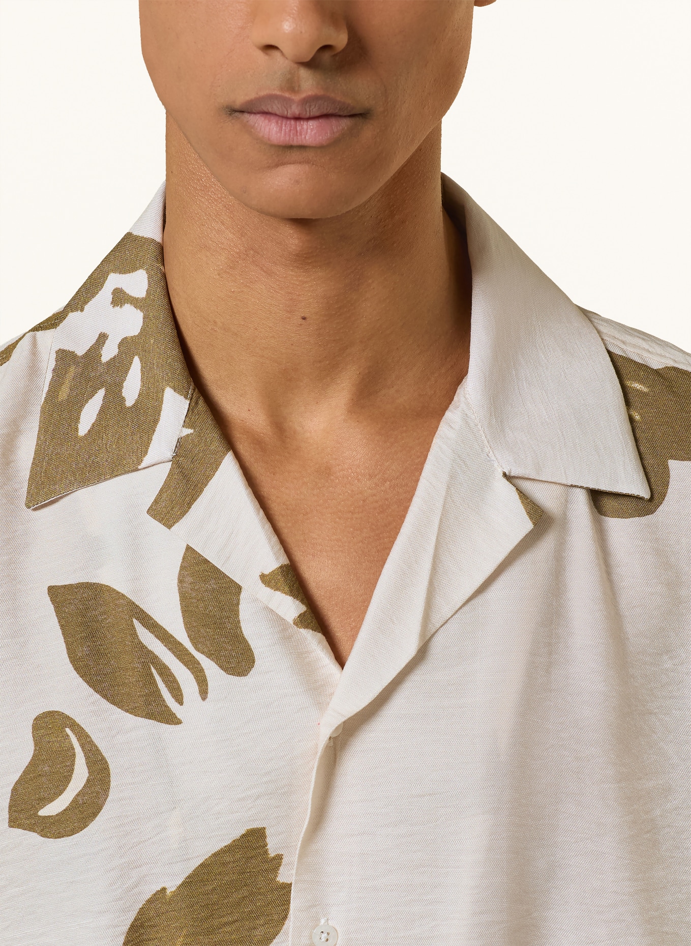 I'M BRIAN Comfort Fit Resort Shirt: CREAM / KHAKI