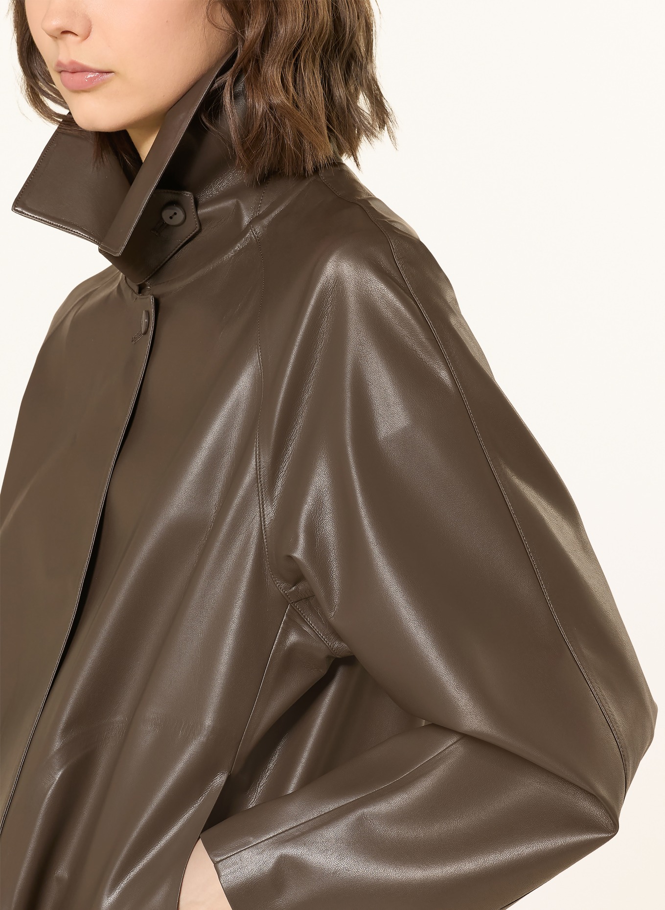 MRS & HUGS Bunda v koženém vzhledu: TMAVĚ HNĚDÁ