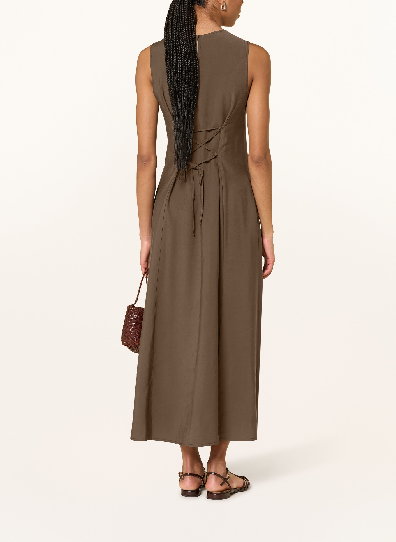 mavi šaty: TMAVĚ HNĚDÁ