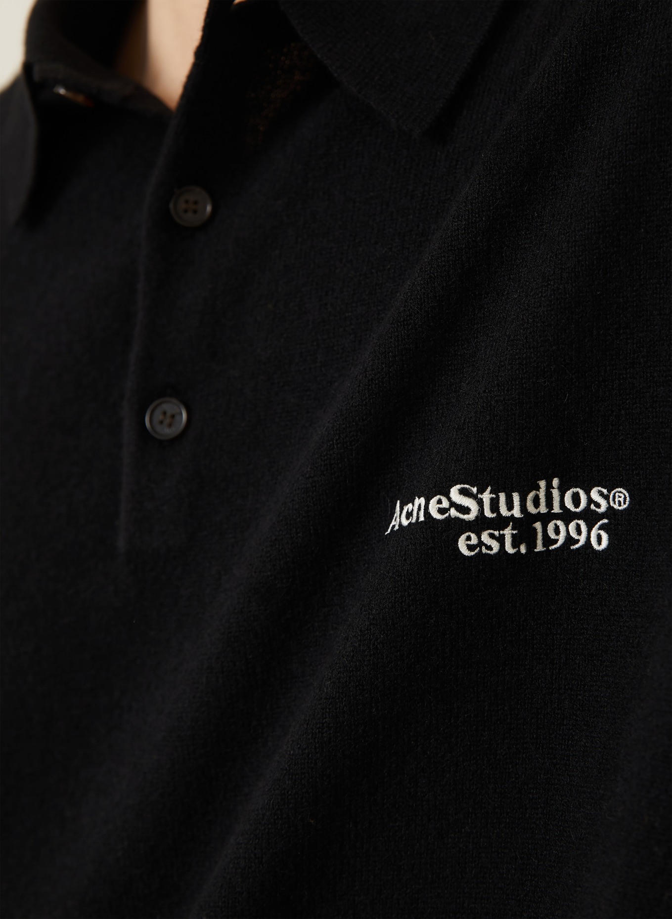 Acne Studios Strick-Poloshirt: SCHWARZ