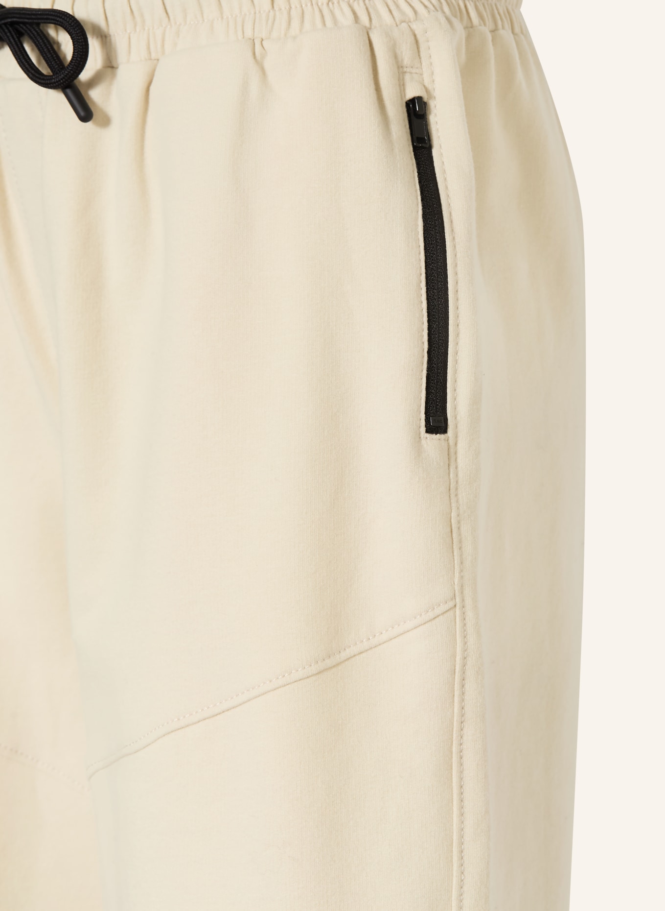 s.Oliver RED Sweatshorts: ECRU / SCHWARZ