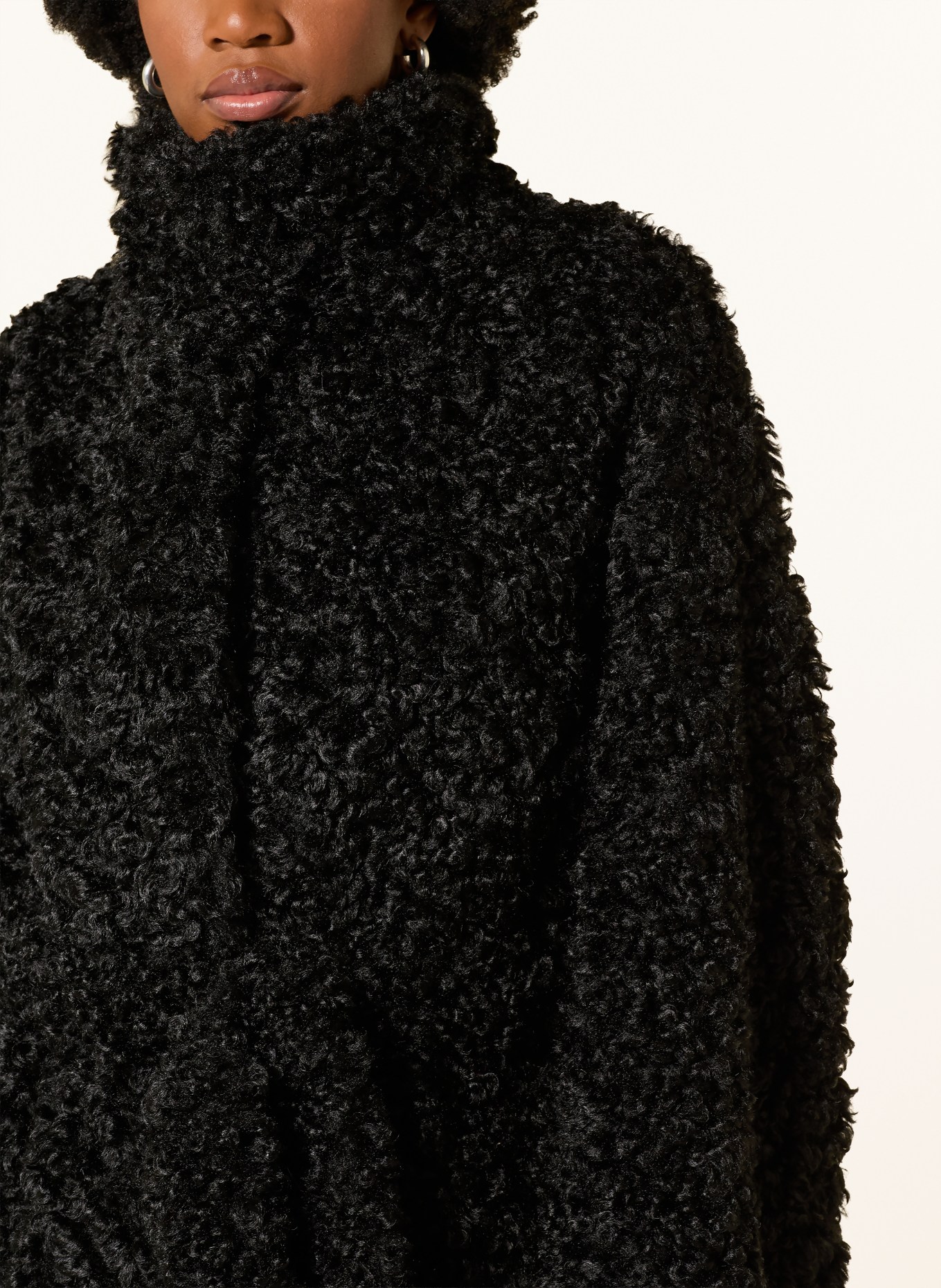 The Frankie Shop Manteau en fourrure synthétique RAVELLO: NOIR