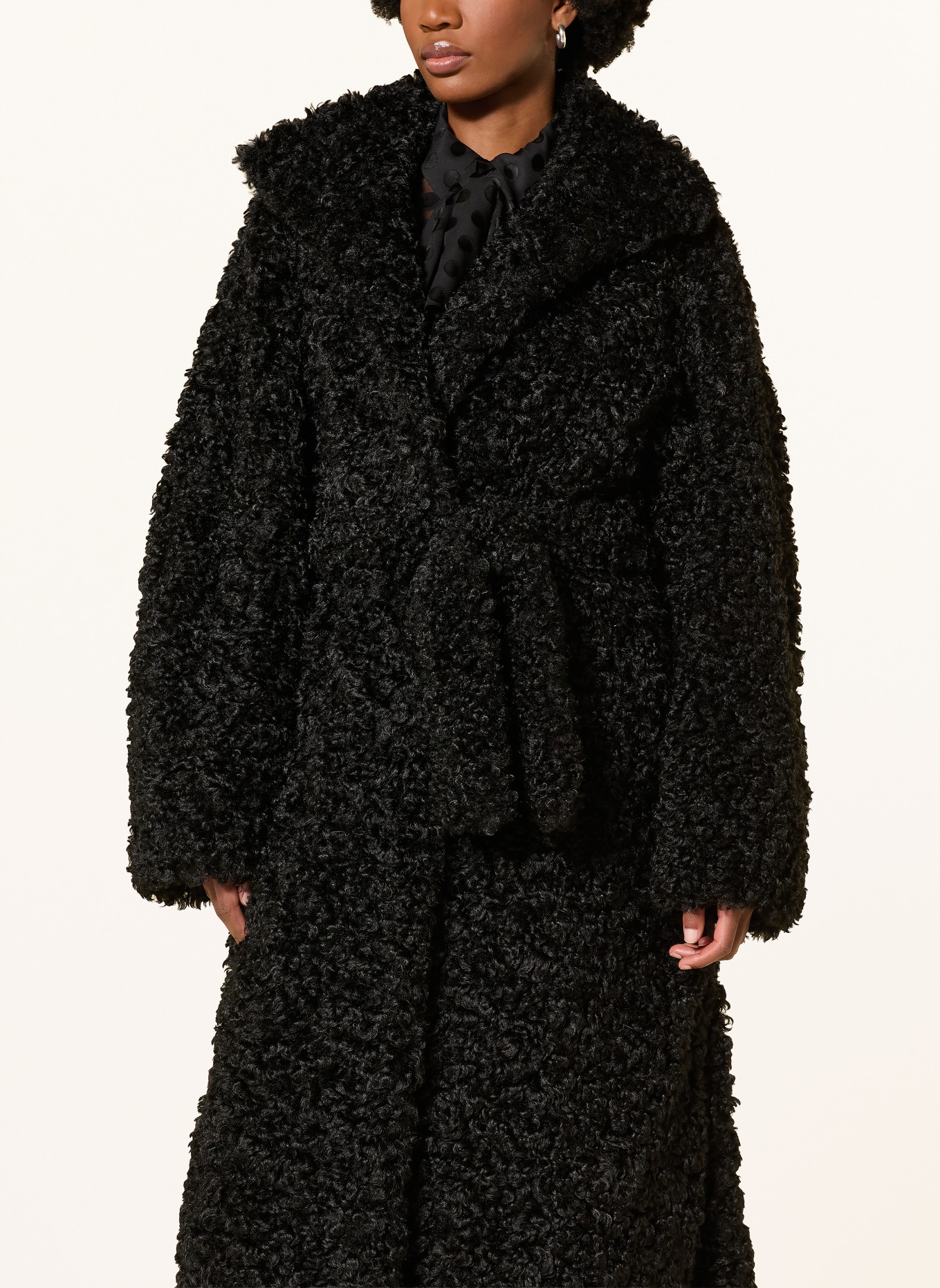 The Frankie Shop Manteau en fourrure synthétique RAVELLO: NOIR