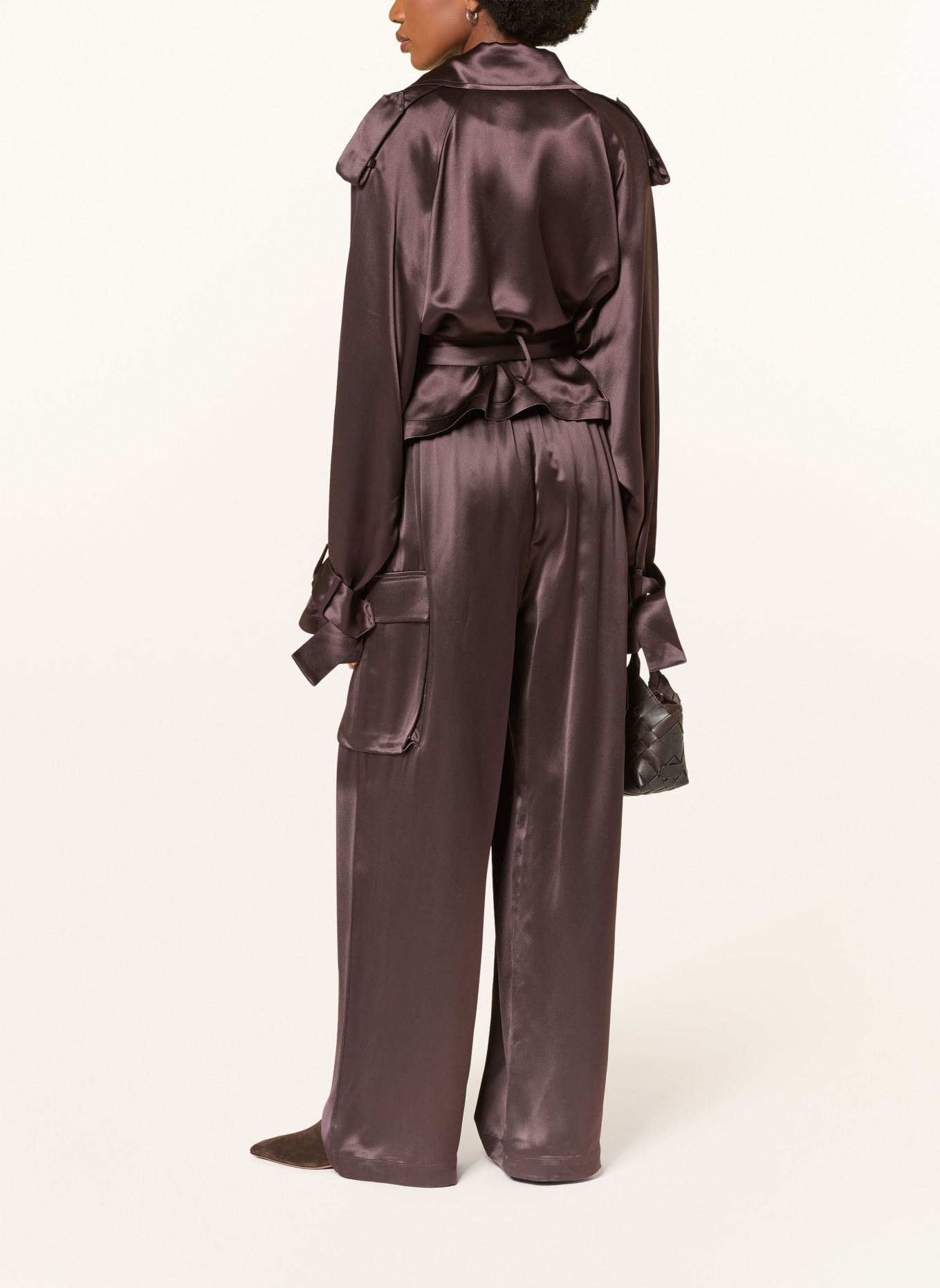 The Frankie Shop Cargové kalhoty DELNY ze saténu: TMAVĚ HNĚDÁ