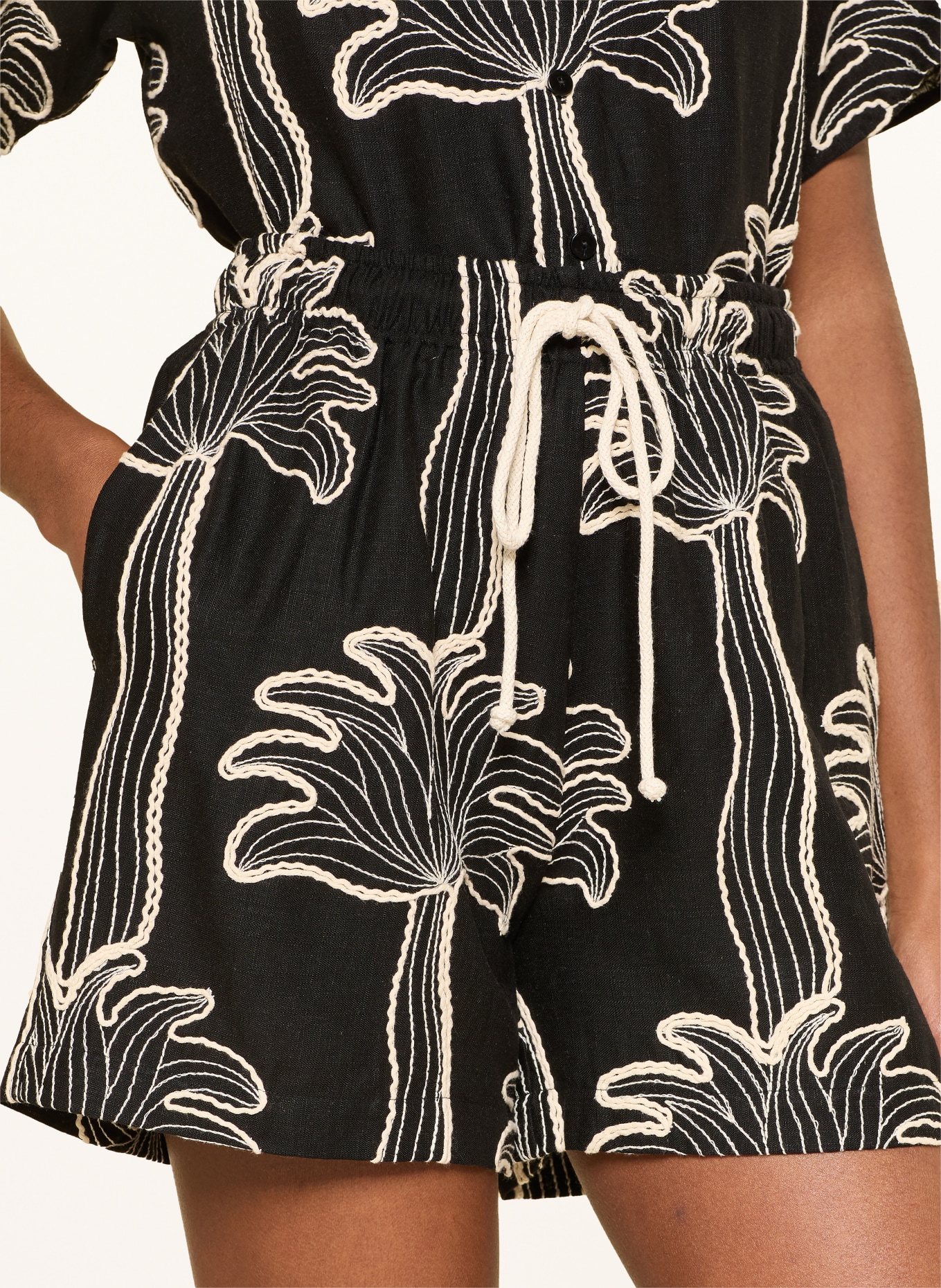 MRS & HUGS short: NOIR / CRÈME