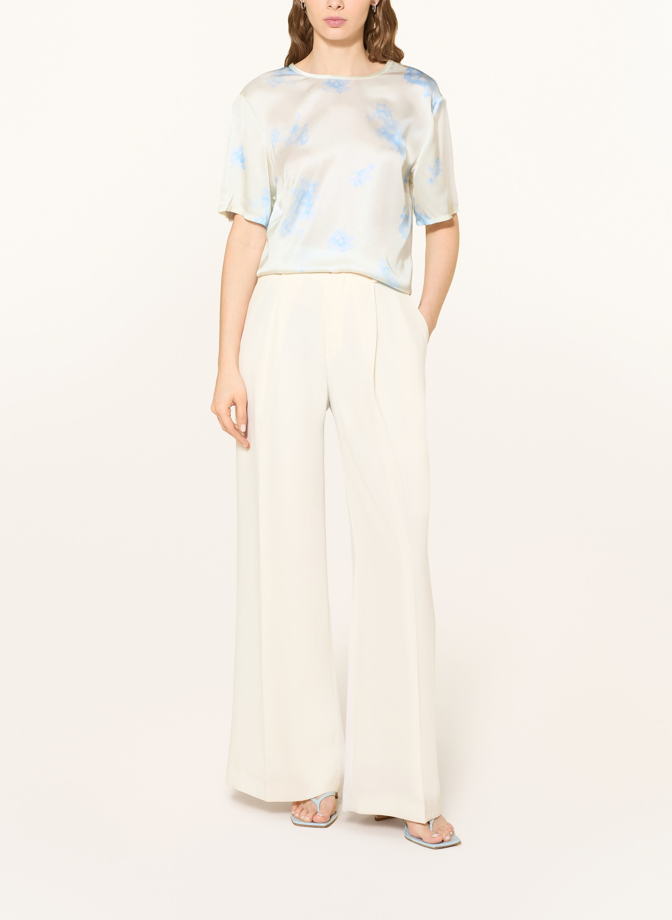 TIGER OF SWEDEN Satinová halenka ROBYN: KRÉMOVÁ / TMAVĚ MODRÁ