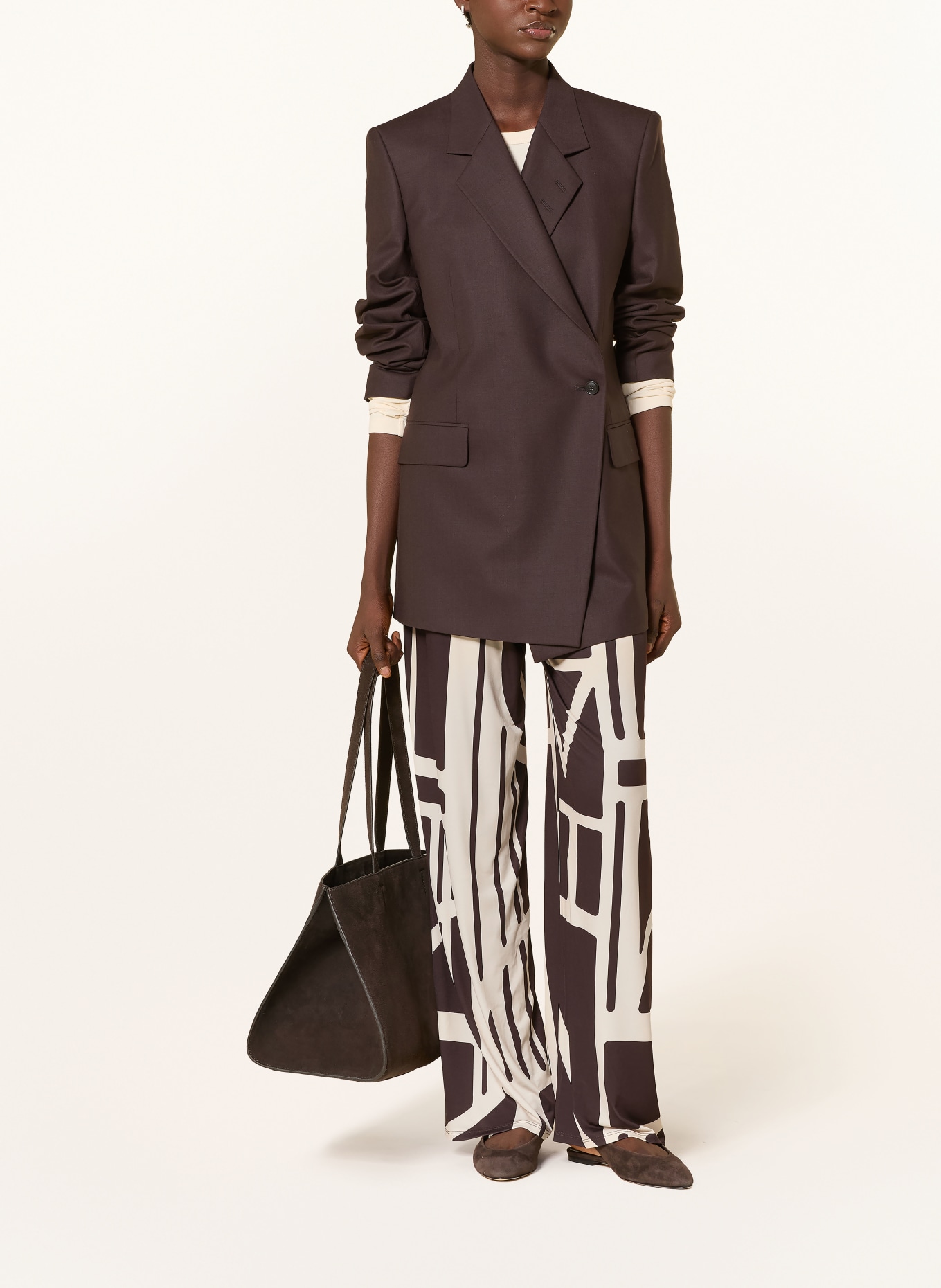 Miss Lagotte Spodnie z materiału typu marlene: CIEMNOBRĄZOWY / KREMOWY