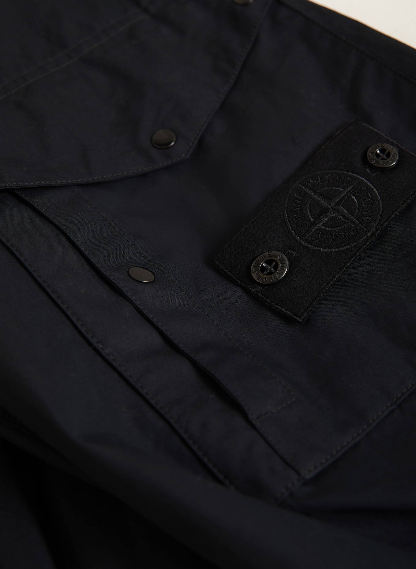 STONE ISLAND Cargohose GHOST Regular Fit: SCHWARZ