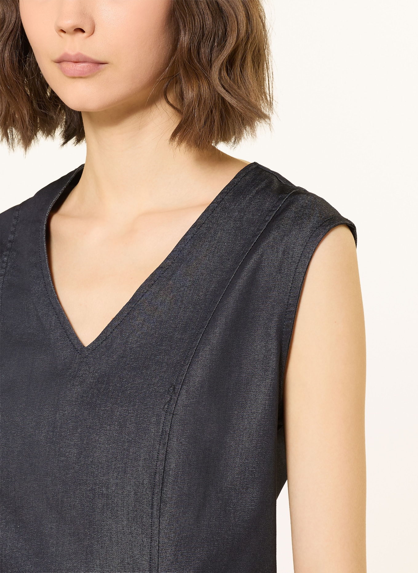 MRS & HUGS Nahoru: TMAVĚ MODRÁ