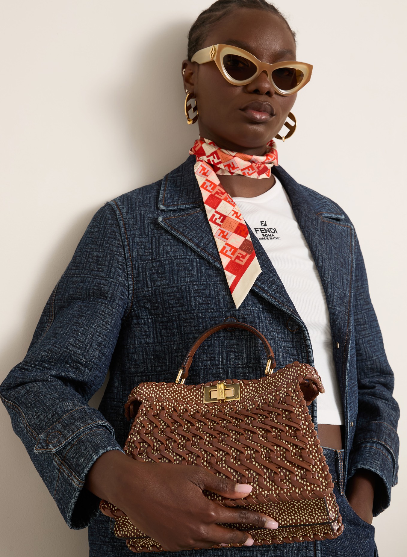 FENDI Kabelka PEEKABOO ISEEU: HNĚDÁ / ZLATÁ / ŽLUTÁ