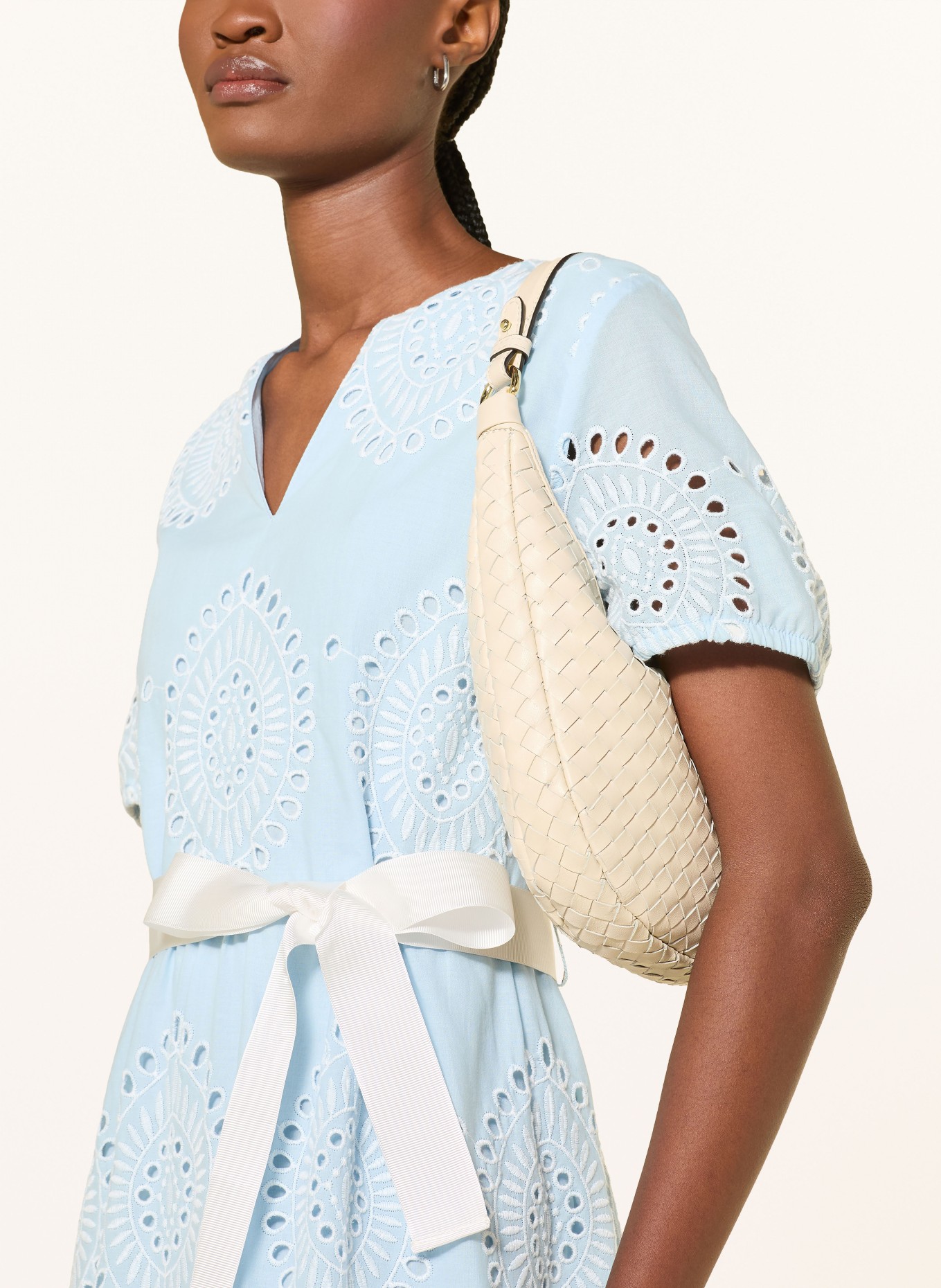 MORE & MORE Kleid aus Lochspitze: HELLBLAU / WEISS