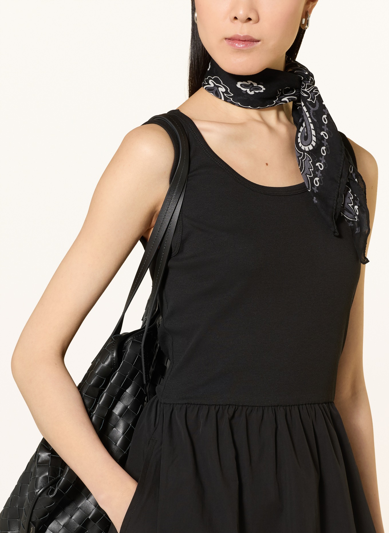 darling harbour robe: BLACK