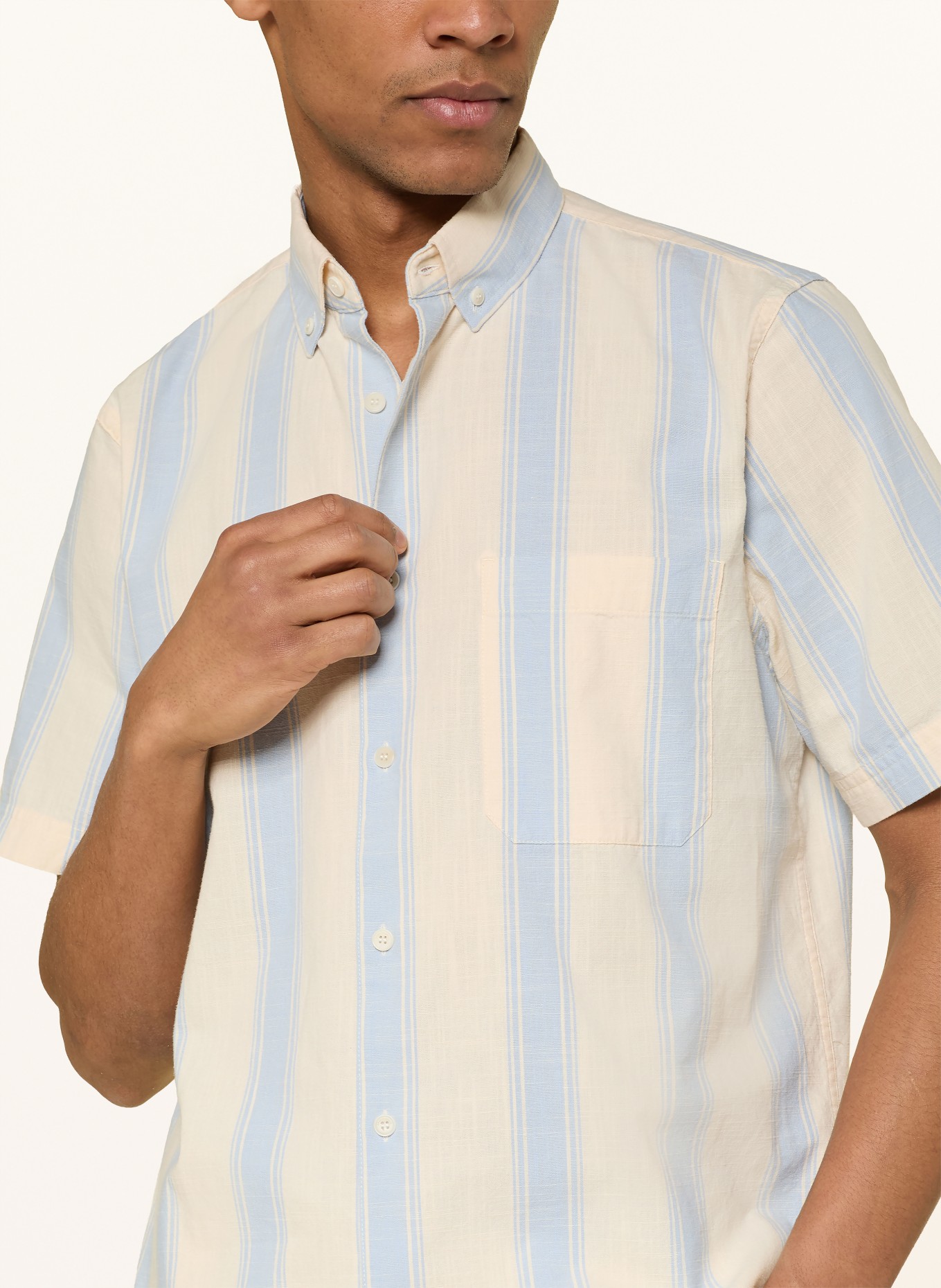 ARMEDANGELS Chemise à manches courtes Comfort Fit: CRÈME / BLEU CLAIR