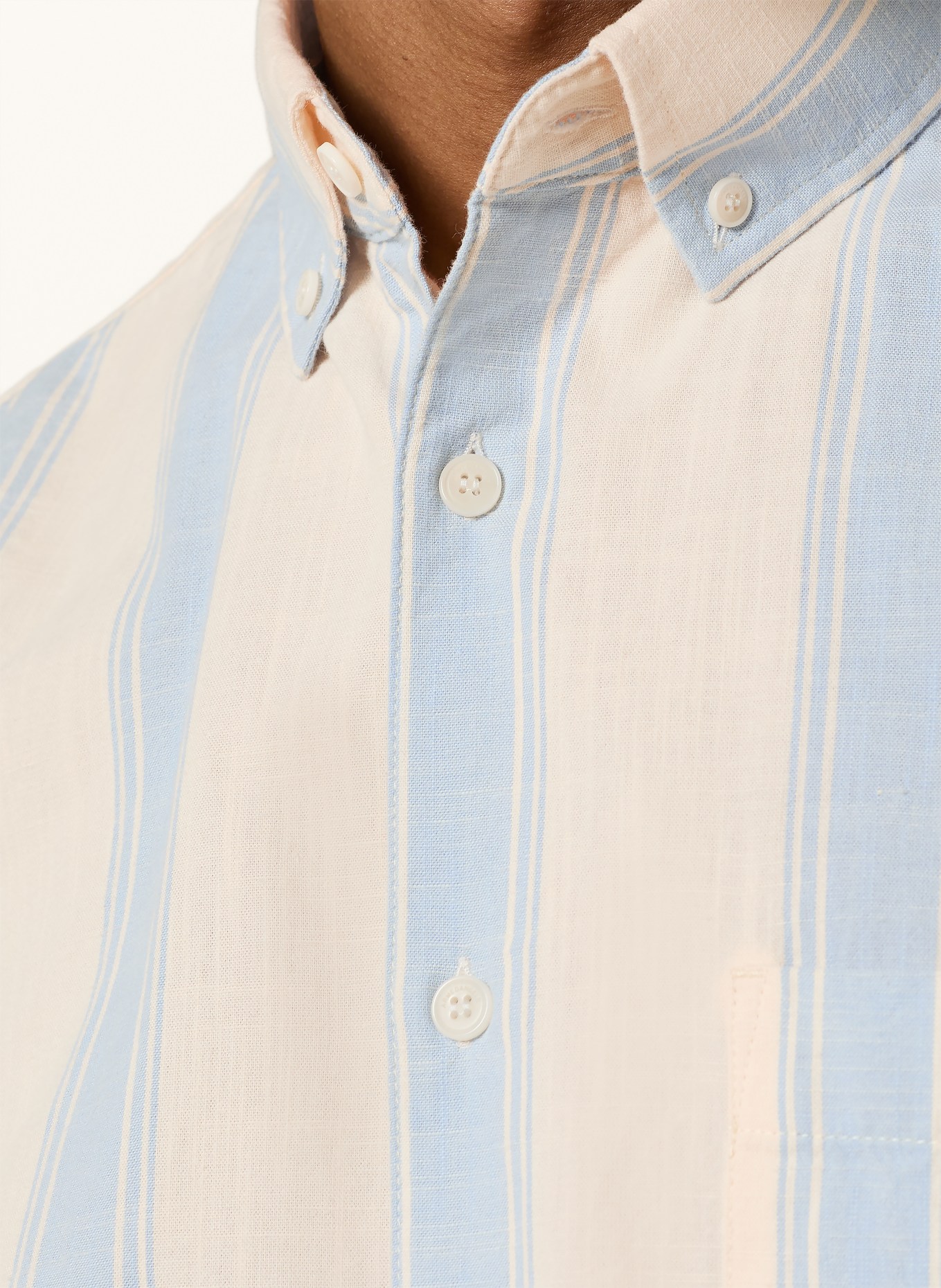 ARMEDANGELS Chemise à manches courtes Comfort Fit: CRÈME / BLEU CLAIR