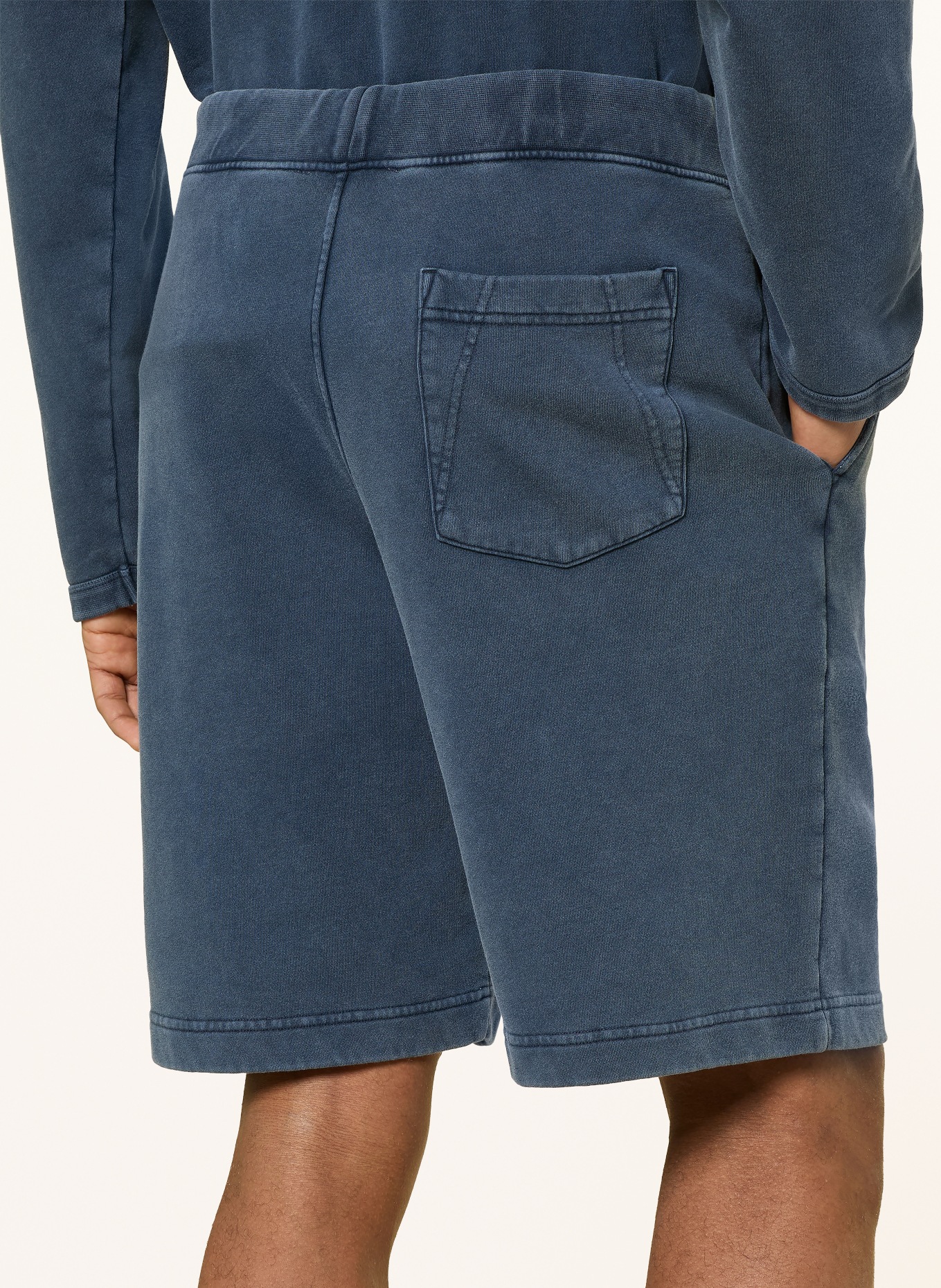 ARMEDANGELS Sweatshorts: DONKERBLAUW