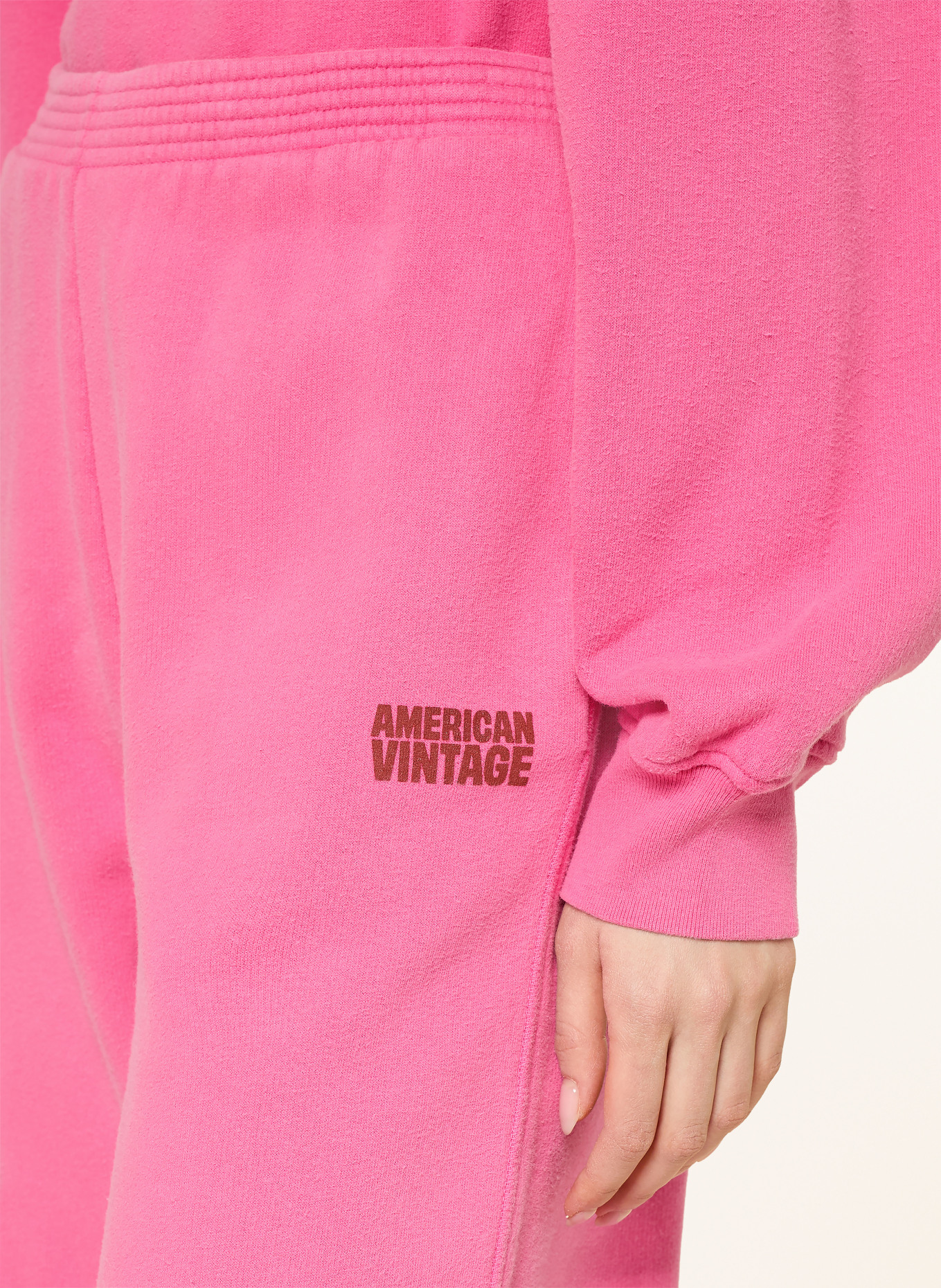 American Vintage Spodnie dresowe PLIZZY: MOCNORÓŻOWY