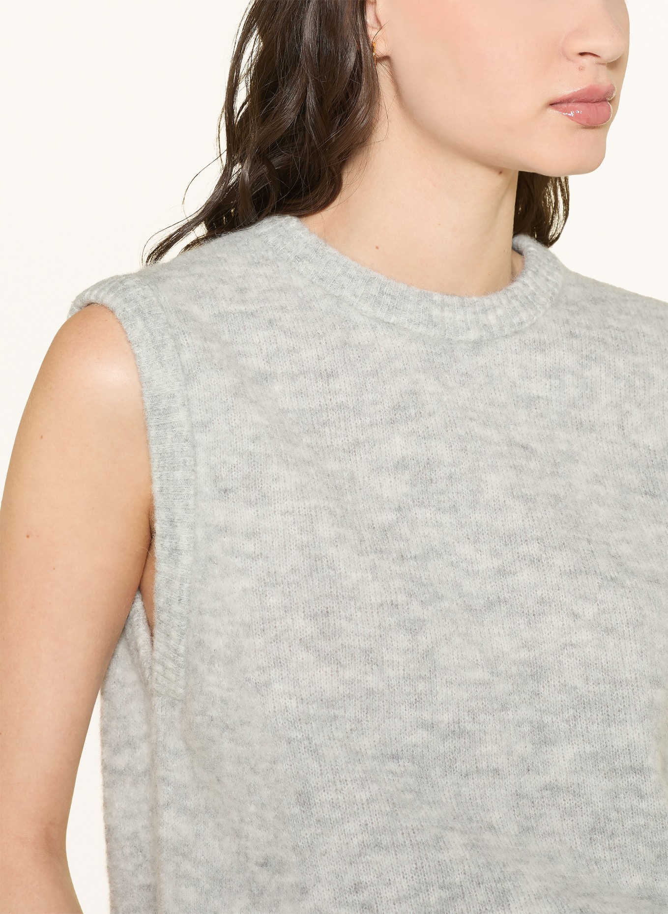 American Vintage Bezrukávový svetr VITOW s alpakou: ŠEDÁ