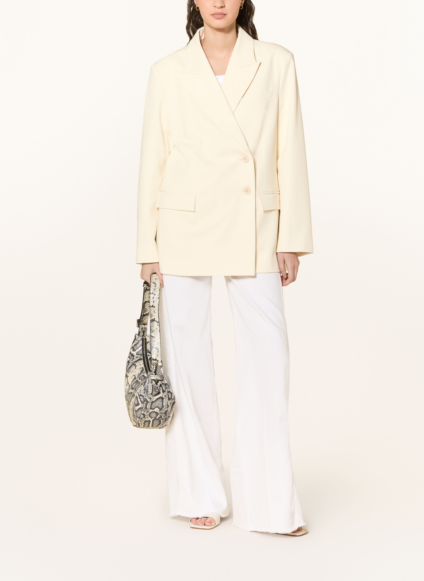 SOFIE SCHNOOR Sako HARPIRSW: KRÉMOVÁ