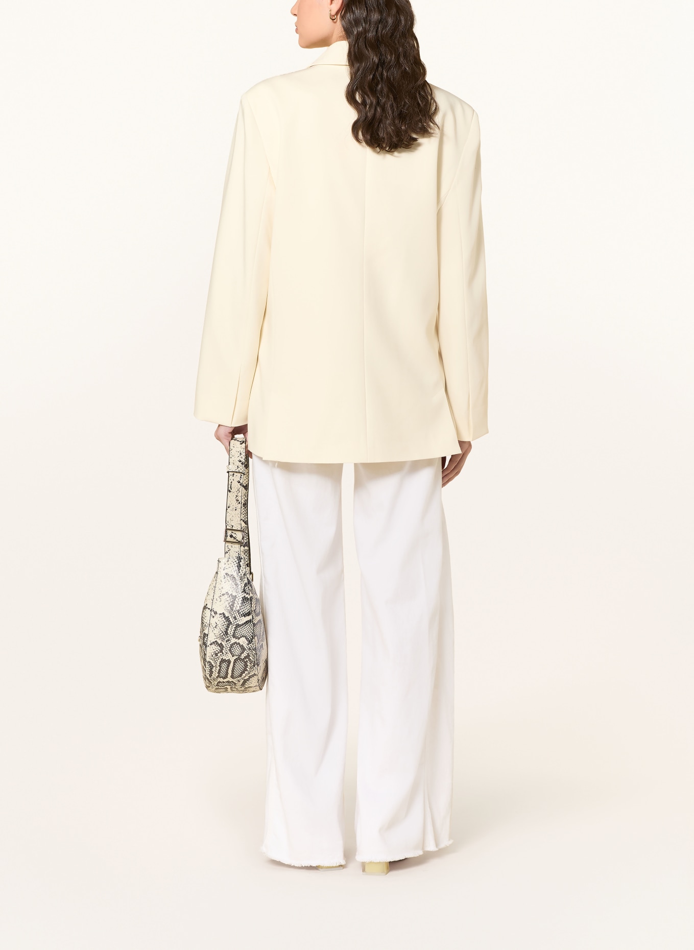 SOFIE SCHNOOR Sako HARPIRSW: KRÉMOVÁ